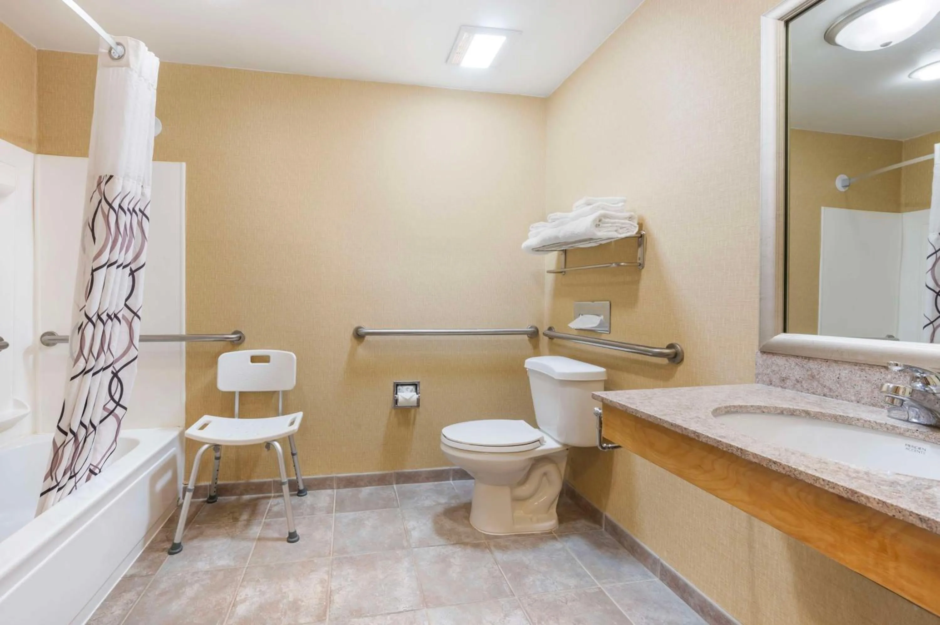 Bathroom in Best Western Circus City Inn