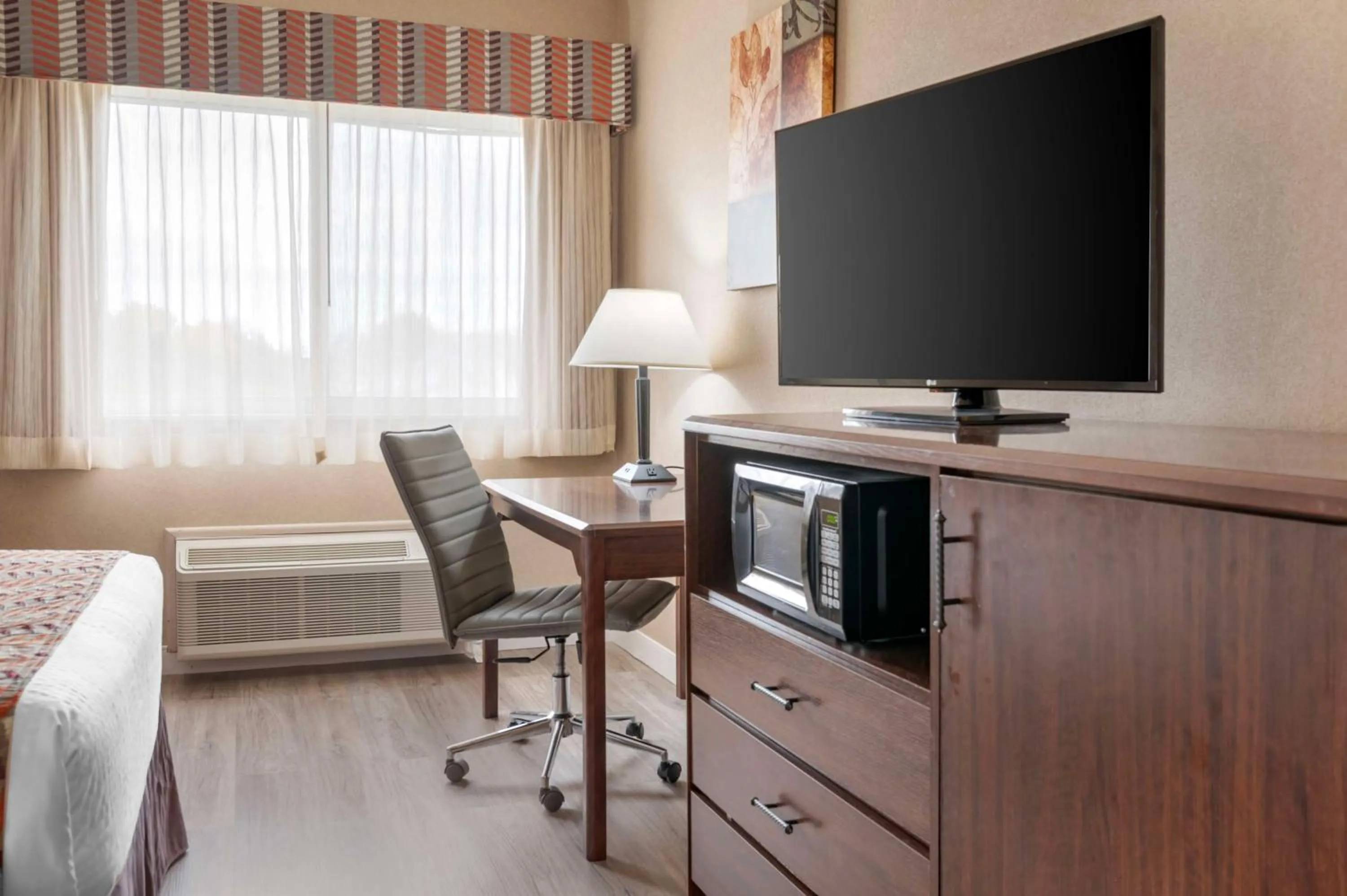 Bedroom, Bed in Best Western Circus City Inn