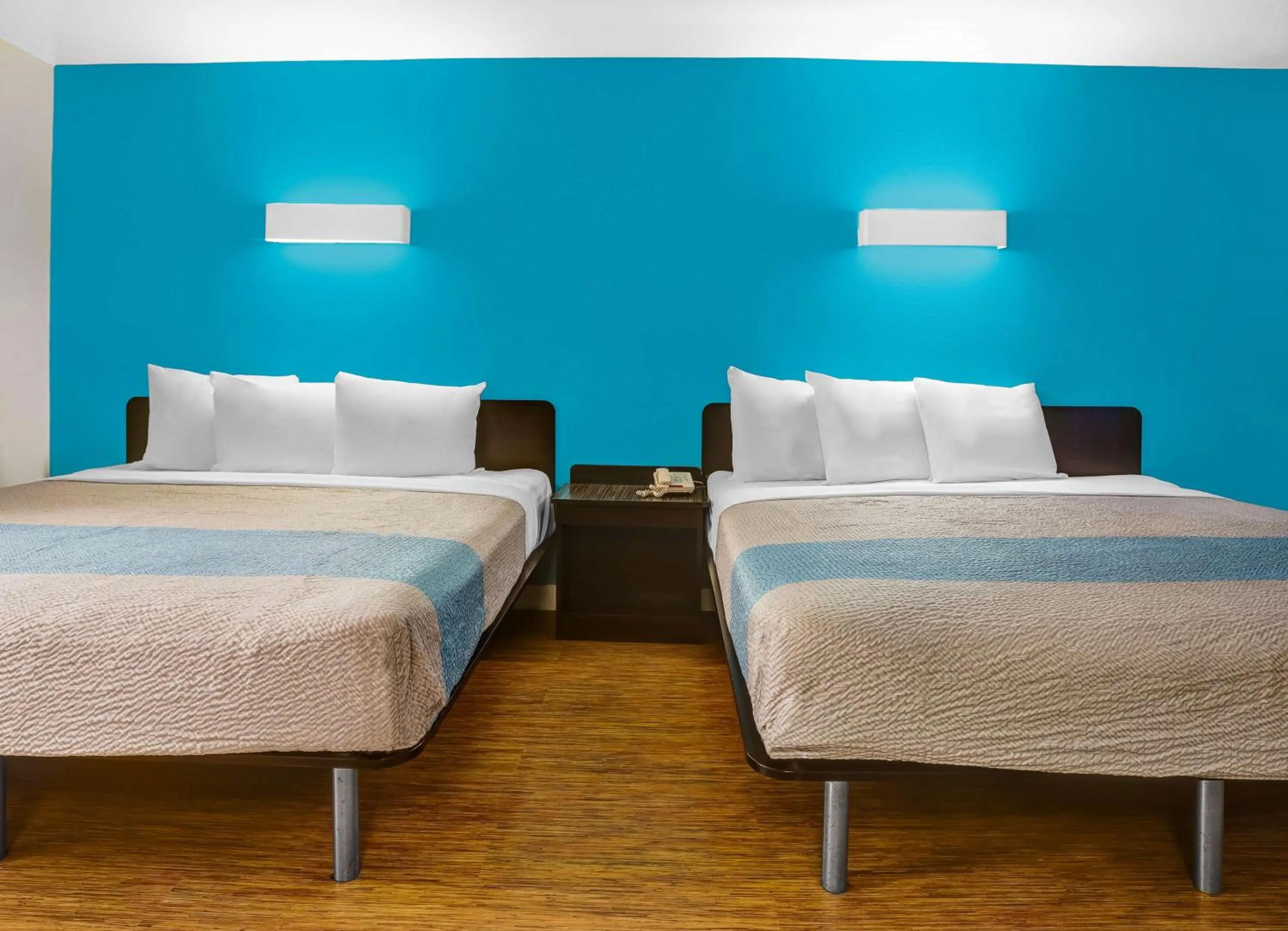 Bedroom, Bed in Motel 6-Anderson, CA - Redding Airport