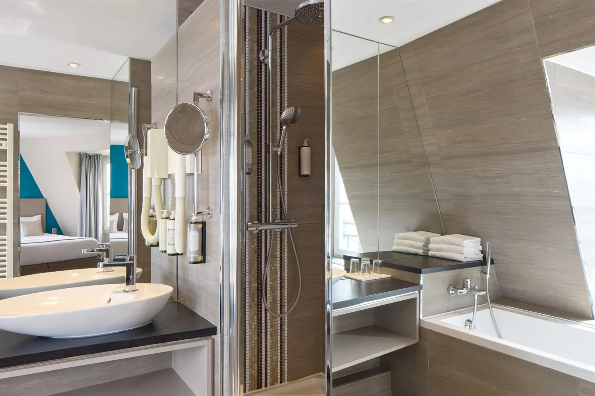 Bathroom in Timhotel Montmartre