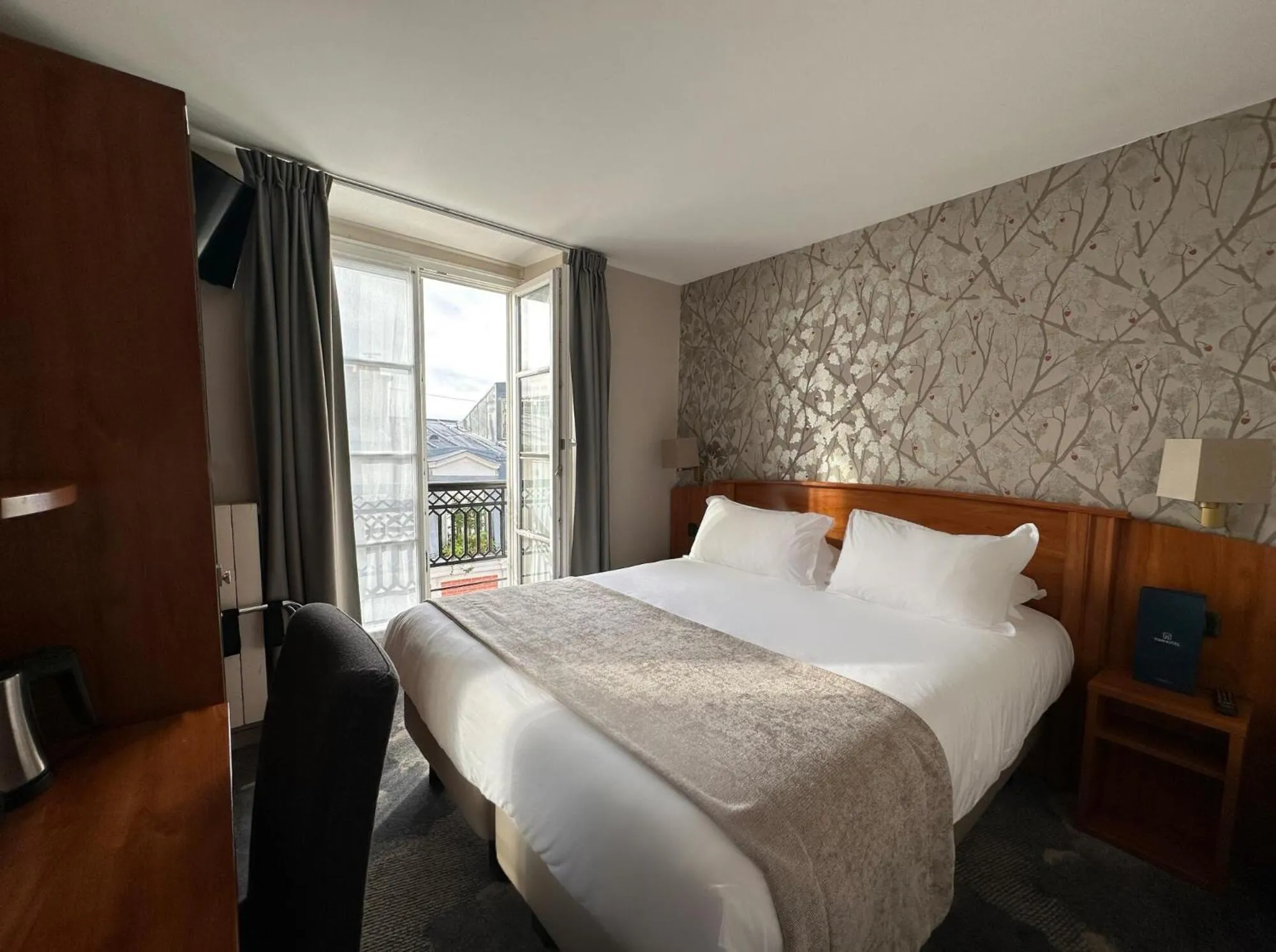 Comfort Double Room in Timhotel Montmartre