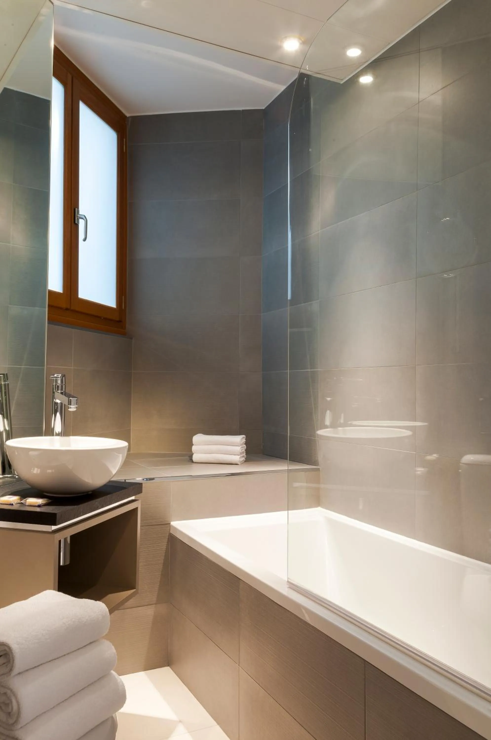 Bathroom in Timhotel Montmartre