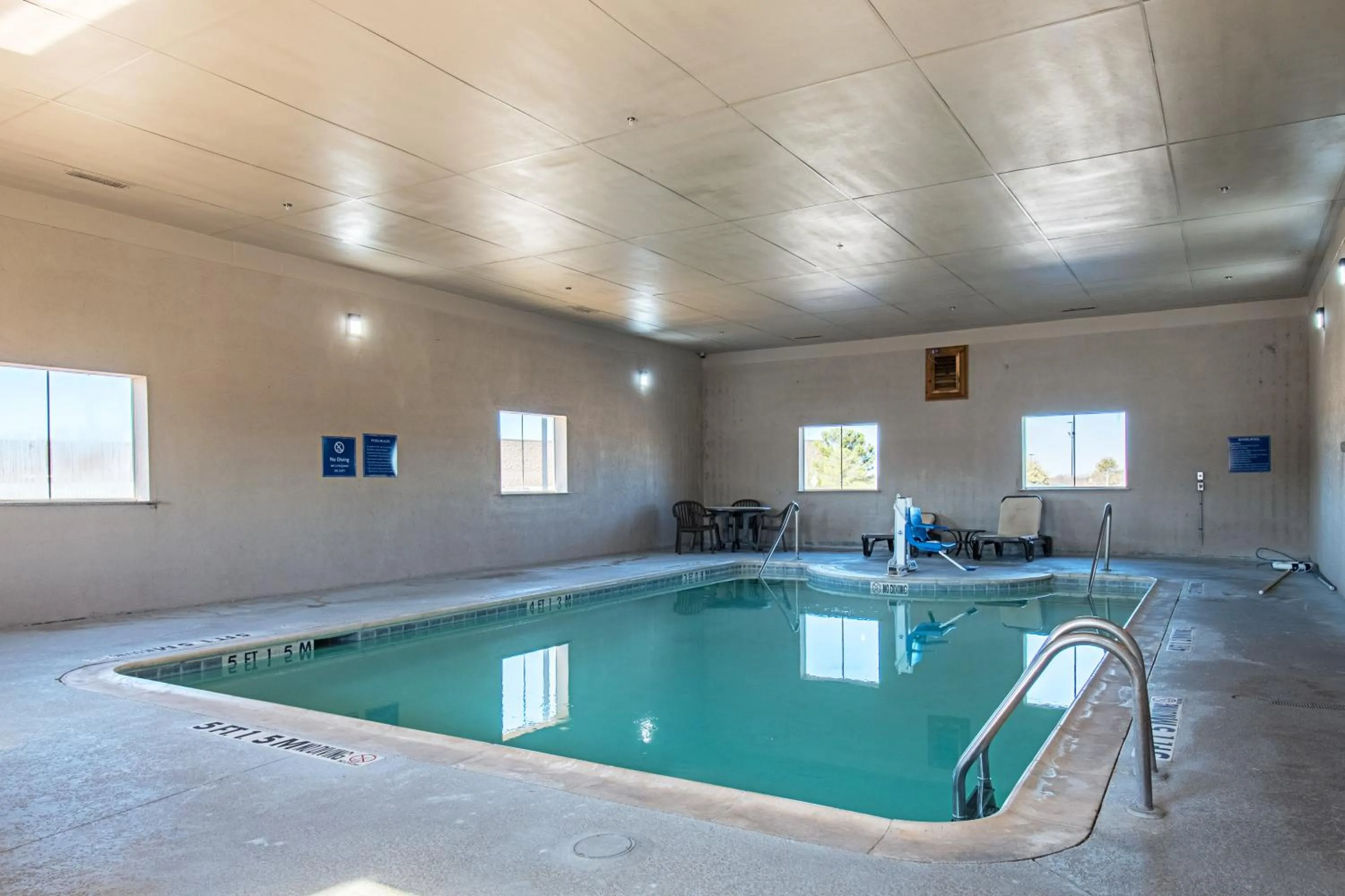 Swimming pool in Days Inn by Wyndham Copperas Cove