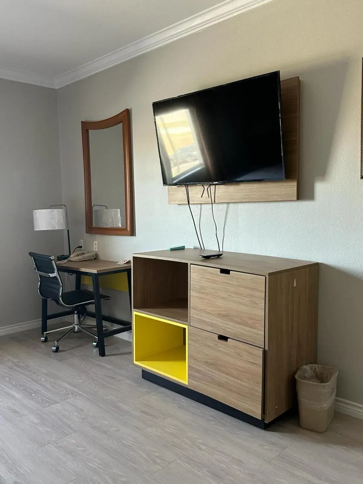 King Suite - Non-Smoking in Days Inn by Wyndham Copperas Cove King Suite - Non-Smoking in Days Inn by Wyndham Copperas Cove