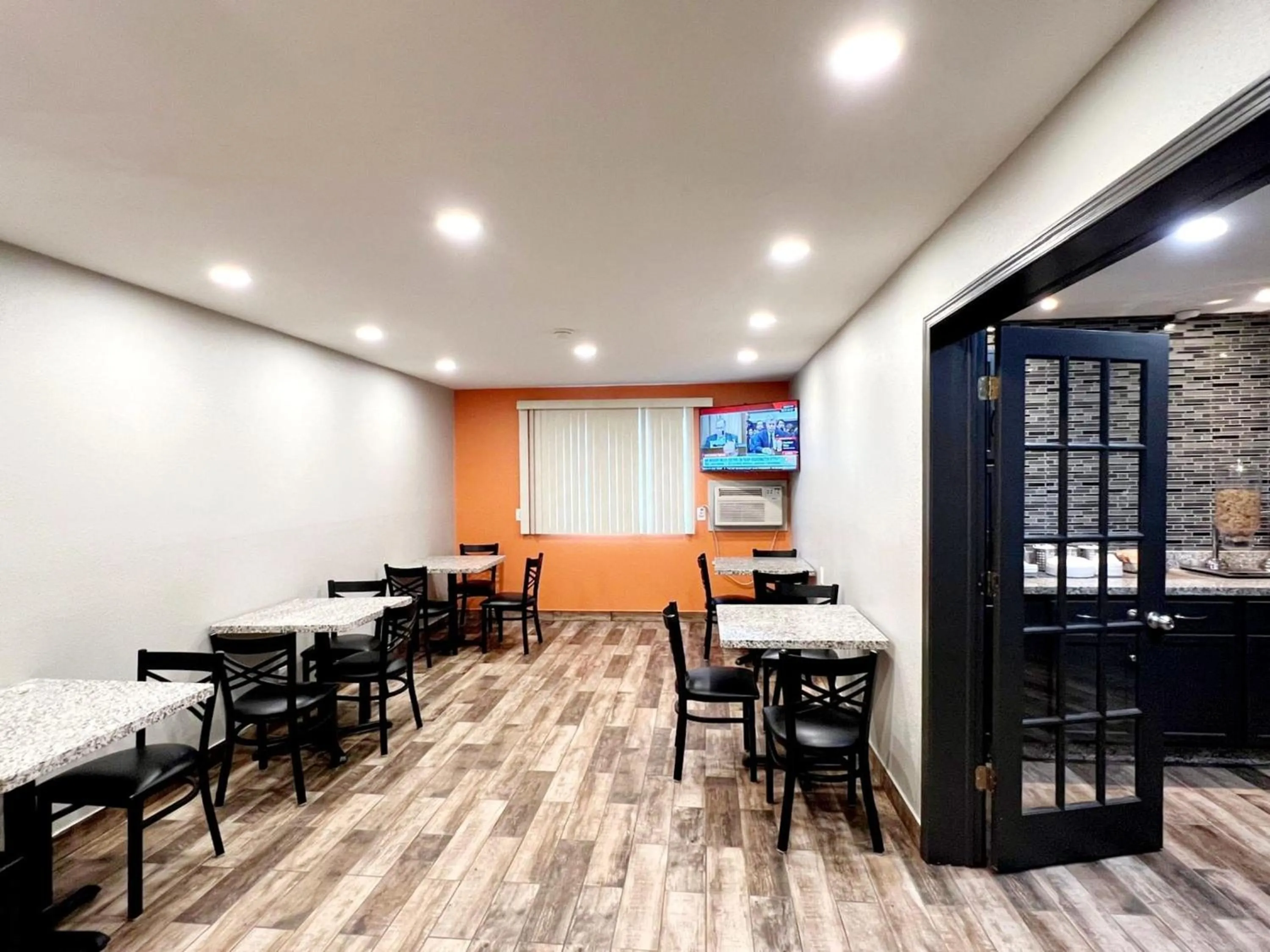 Breakfast in Super 8 by Wyndham Cedar Rapids