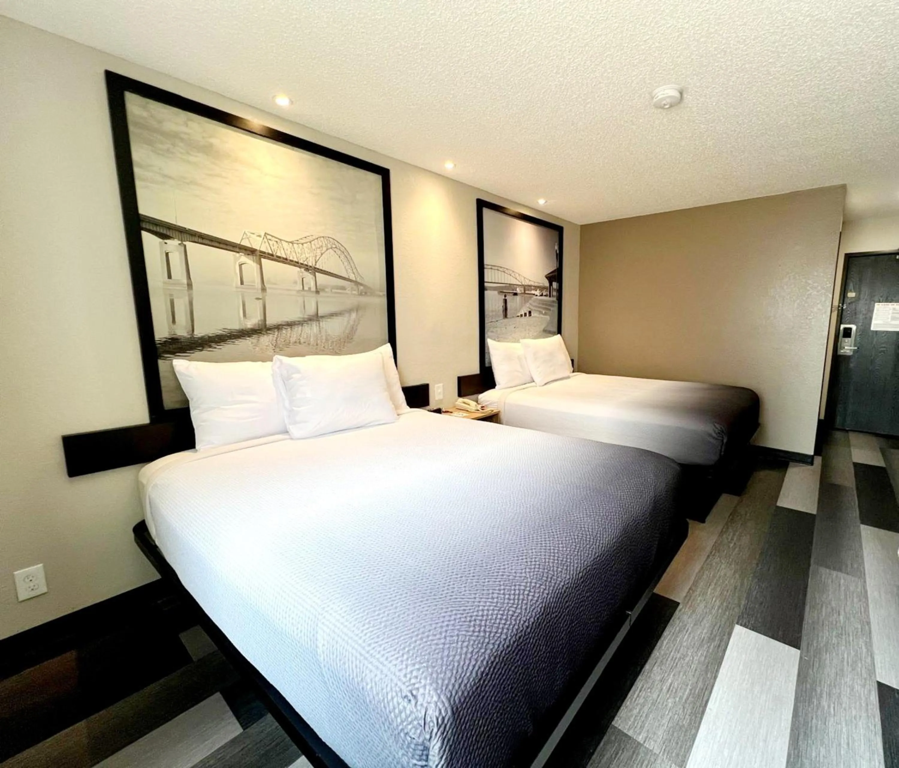 Bed in Super 8 by Wyndham Cedar Rapids