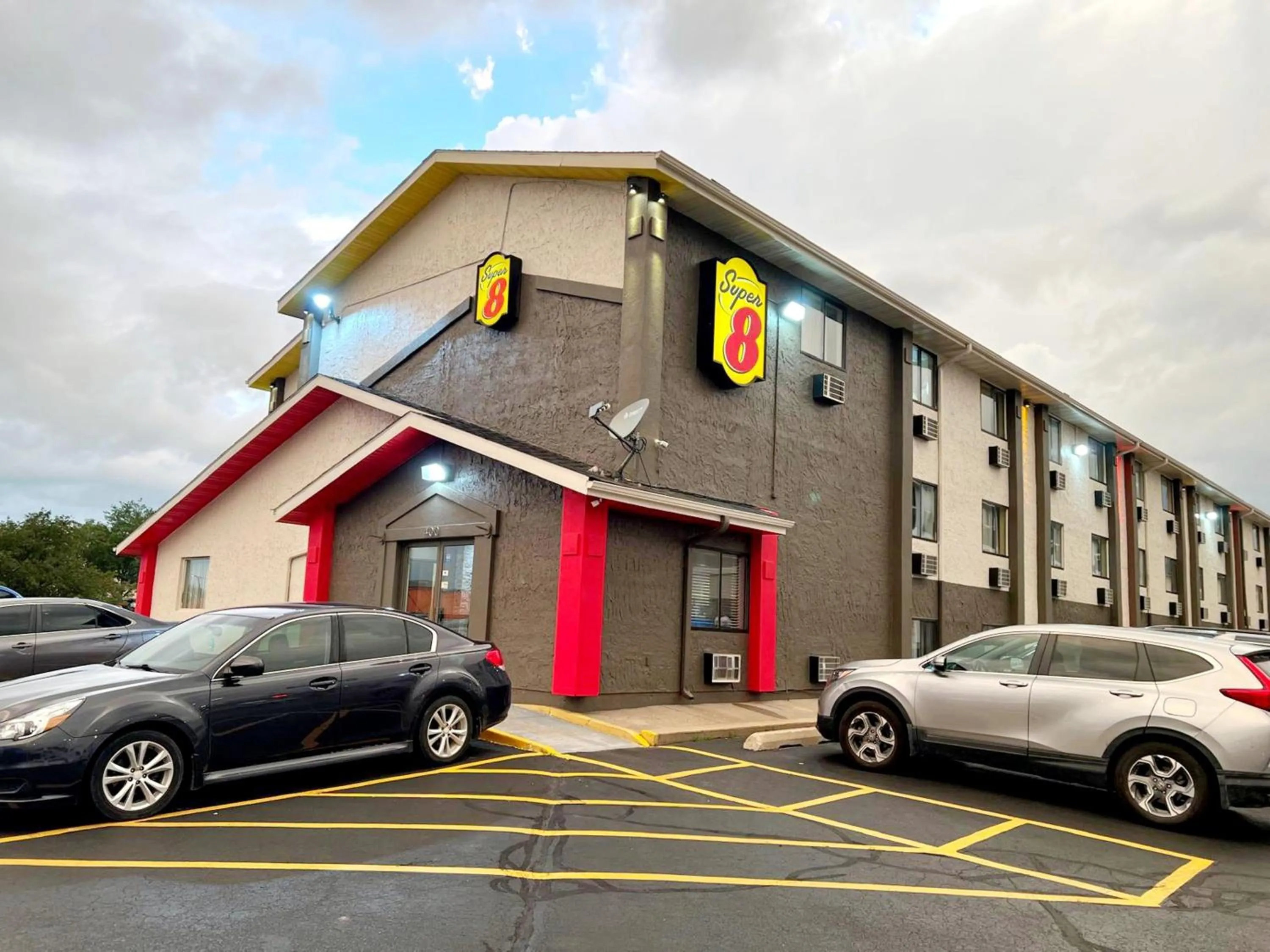 Property building in Super 8 by Wyndham Cedar Rapids