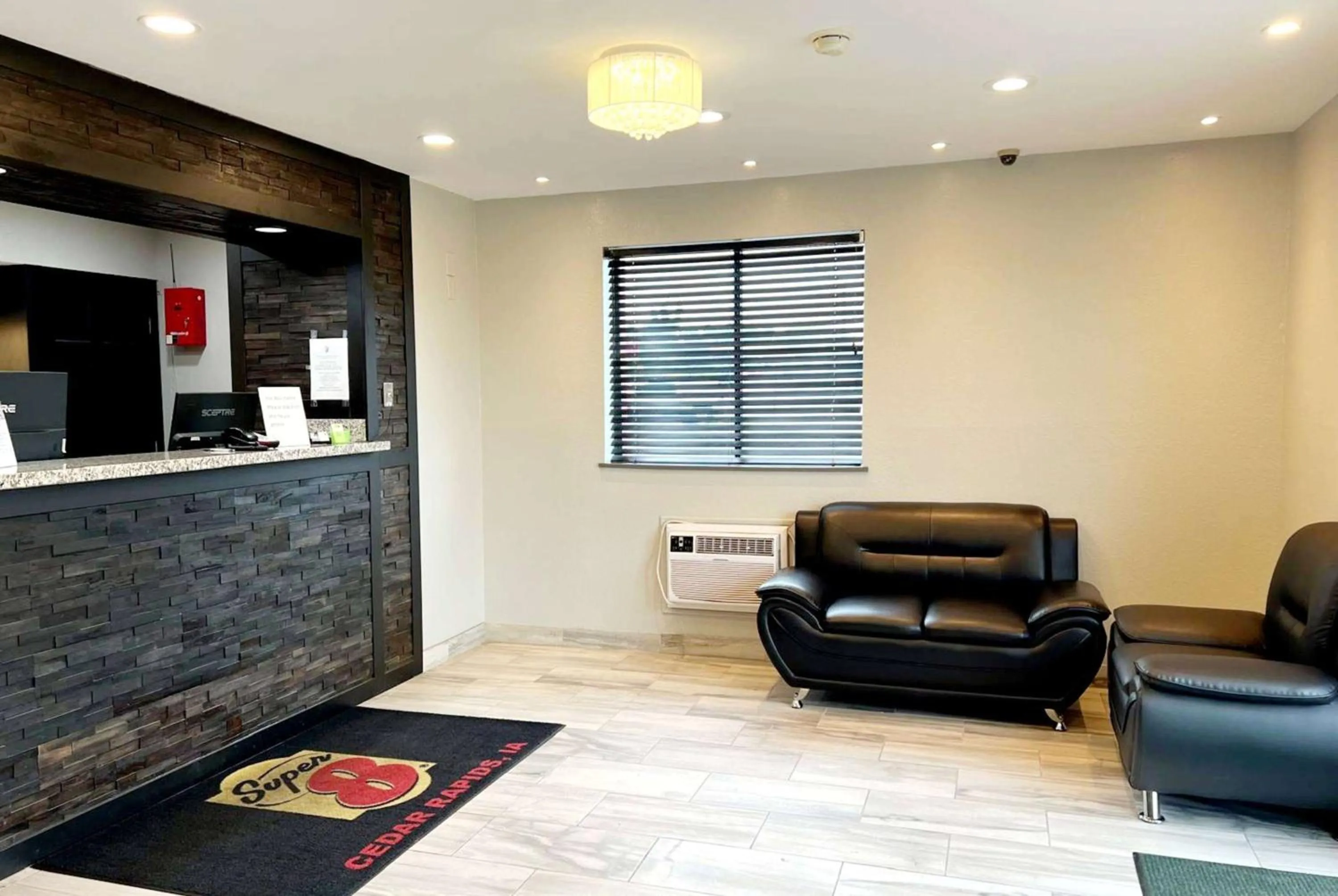 Lobby or reception in Super 8 by Wyndham Cedar Rapids