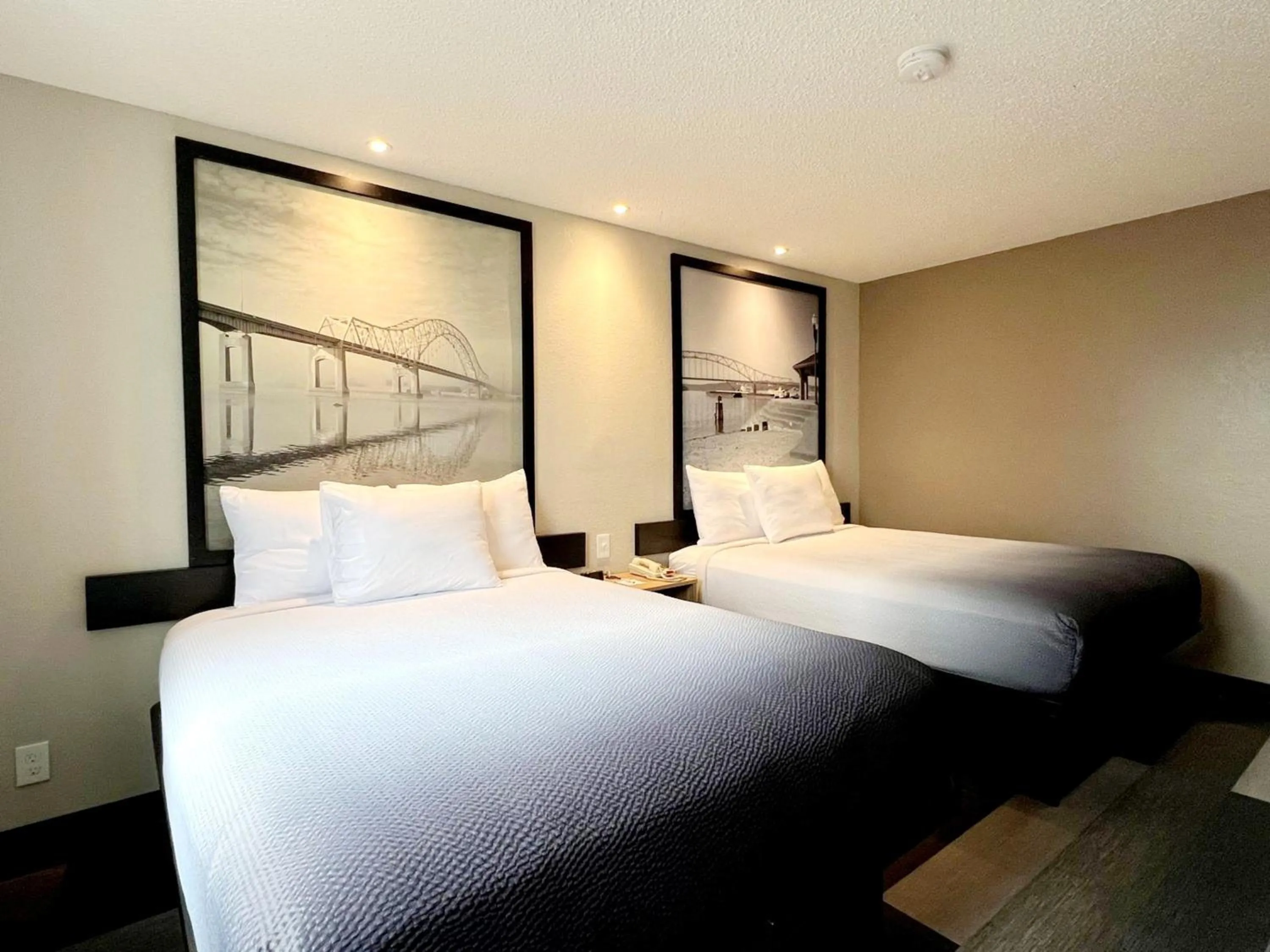 Bed in Super 8 by Wyndham Cedar Rapids