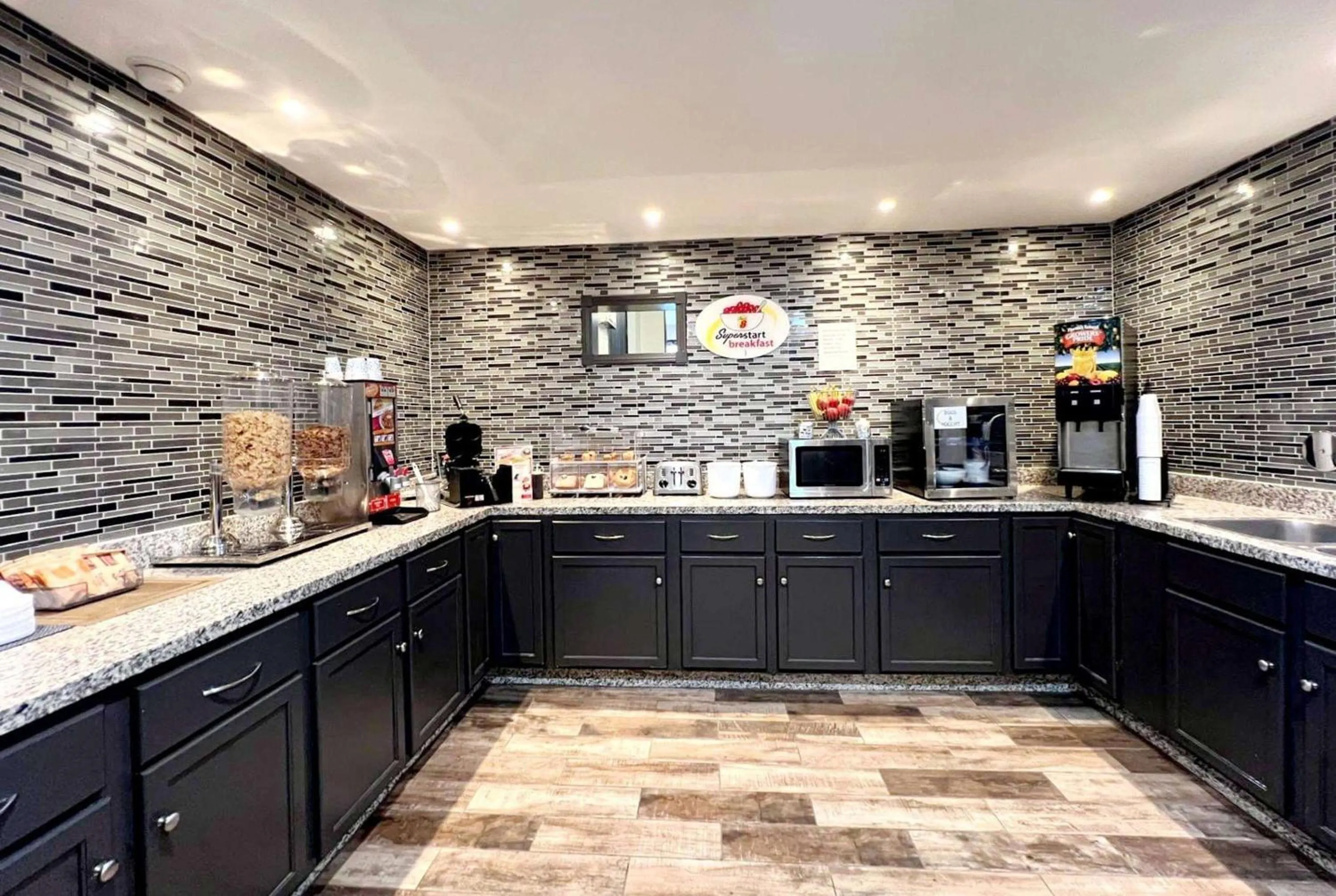 Breakfast in Super 8 by Wyndham Cedar Rapids