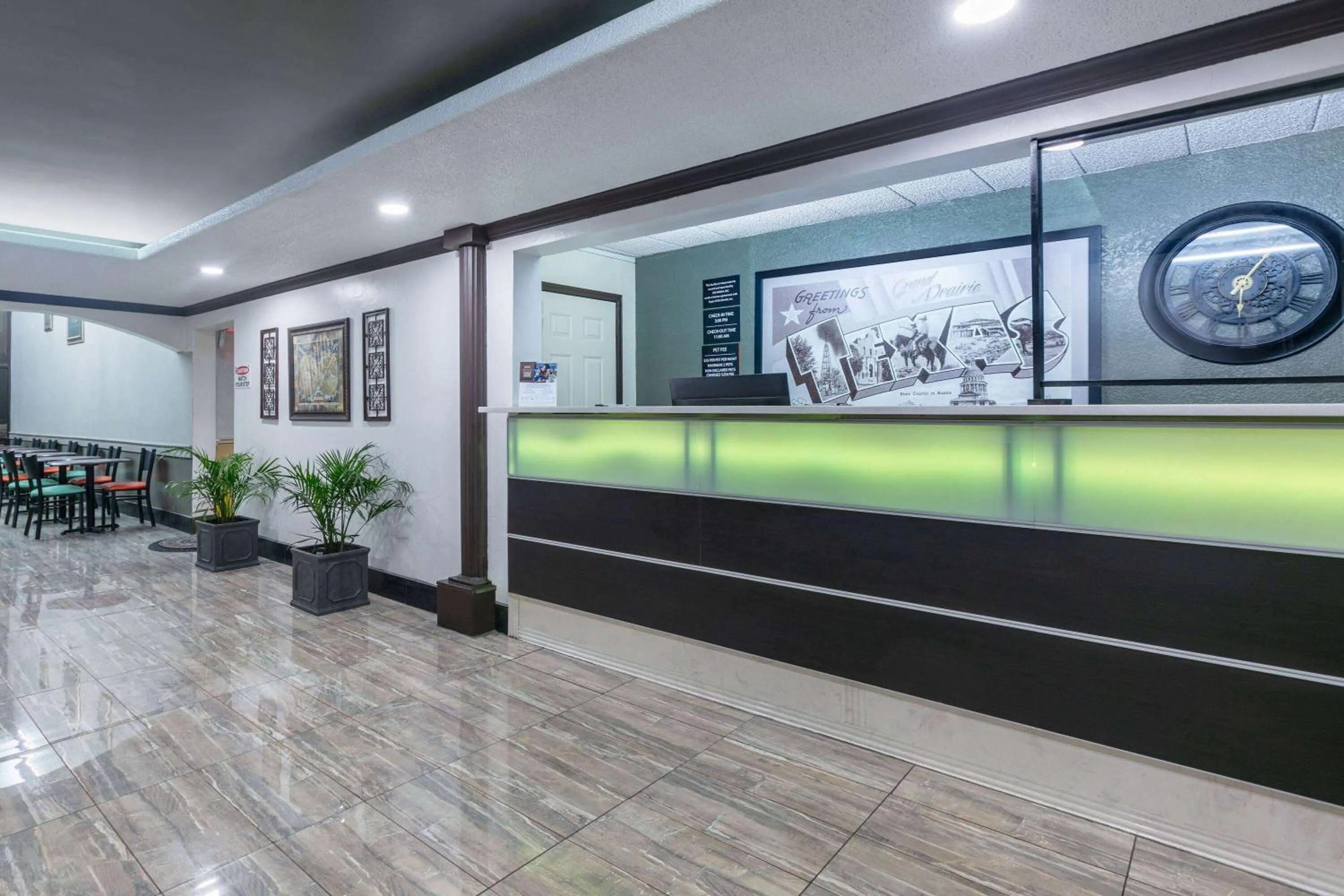 Lobby or reception in Super 8 by Wyndham Grand Prairie North