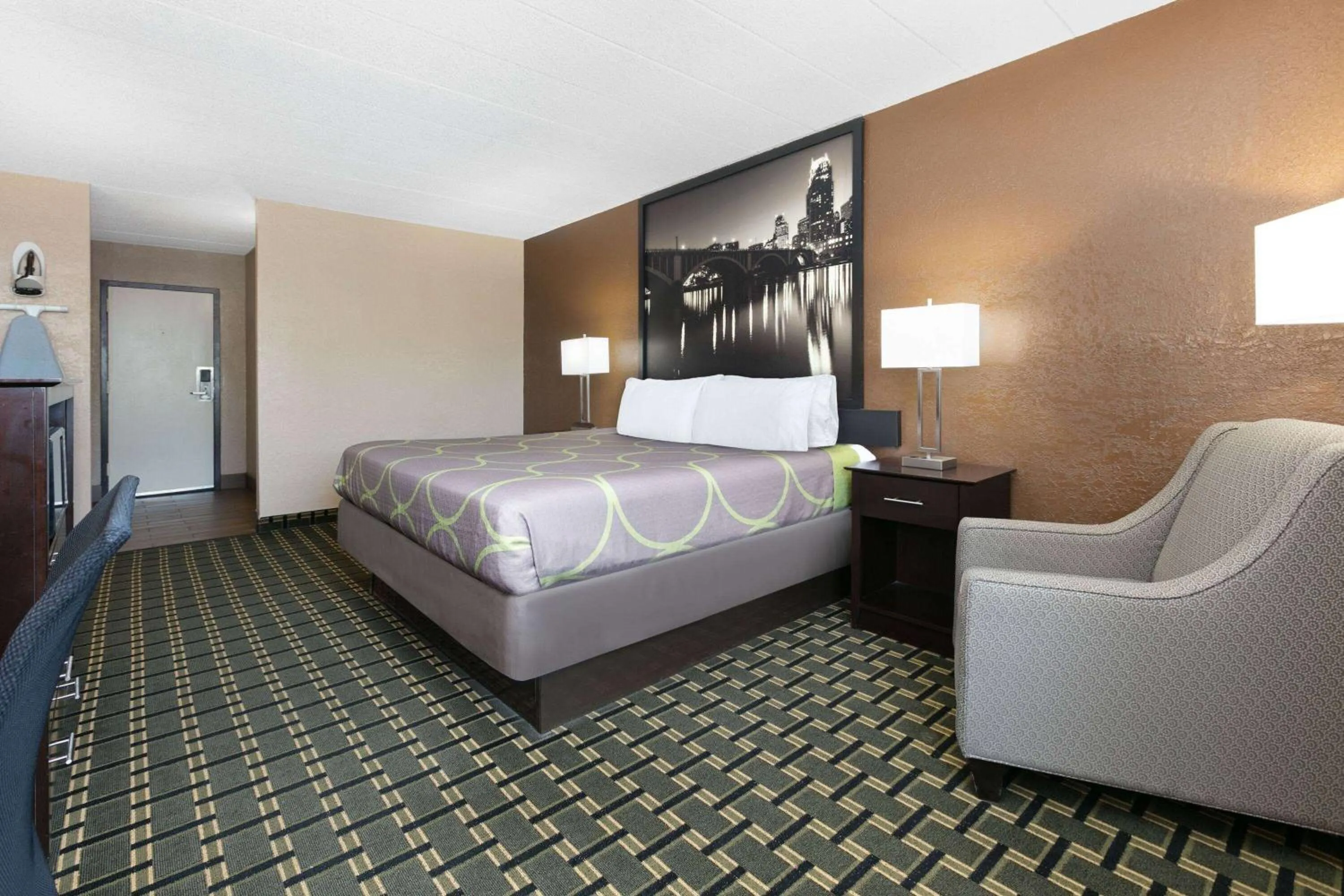 Photo of the whole room, Bed in Super 8 by Wyndham Grand Prairie North