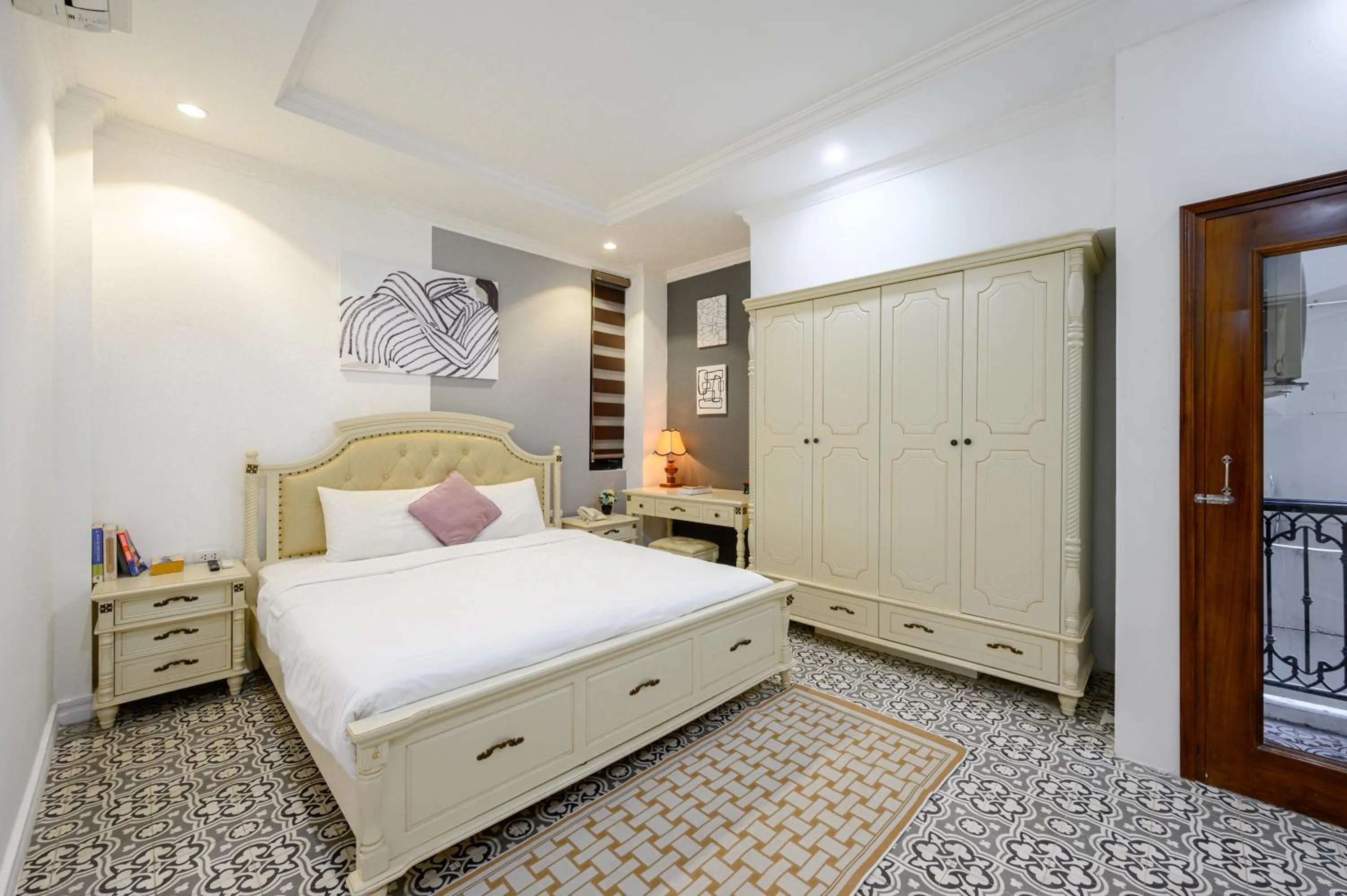 Bed in Libra Hotel Residence by Luxe Paradise