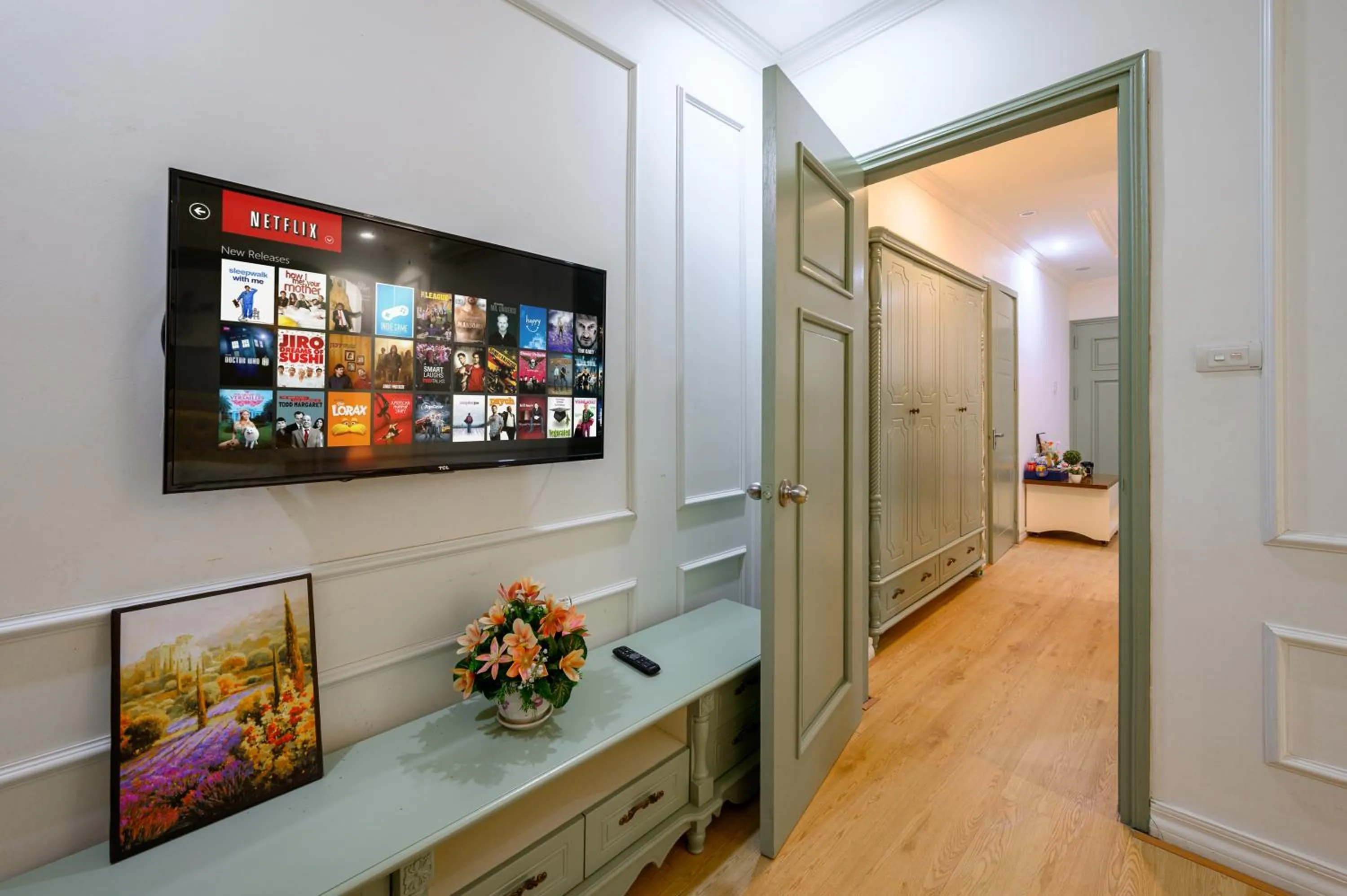 TV and multimedia in Libra Hotel Residence by Luxe Paradise