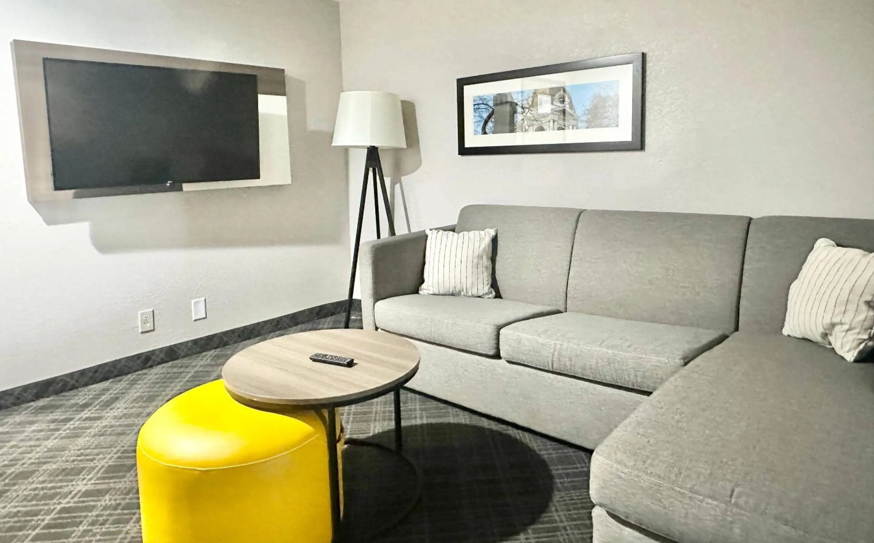 Bedroom in Comfort Inn & Suites Cartersville - Emerson Lake Point