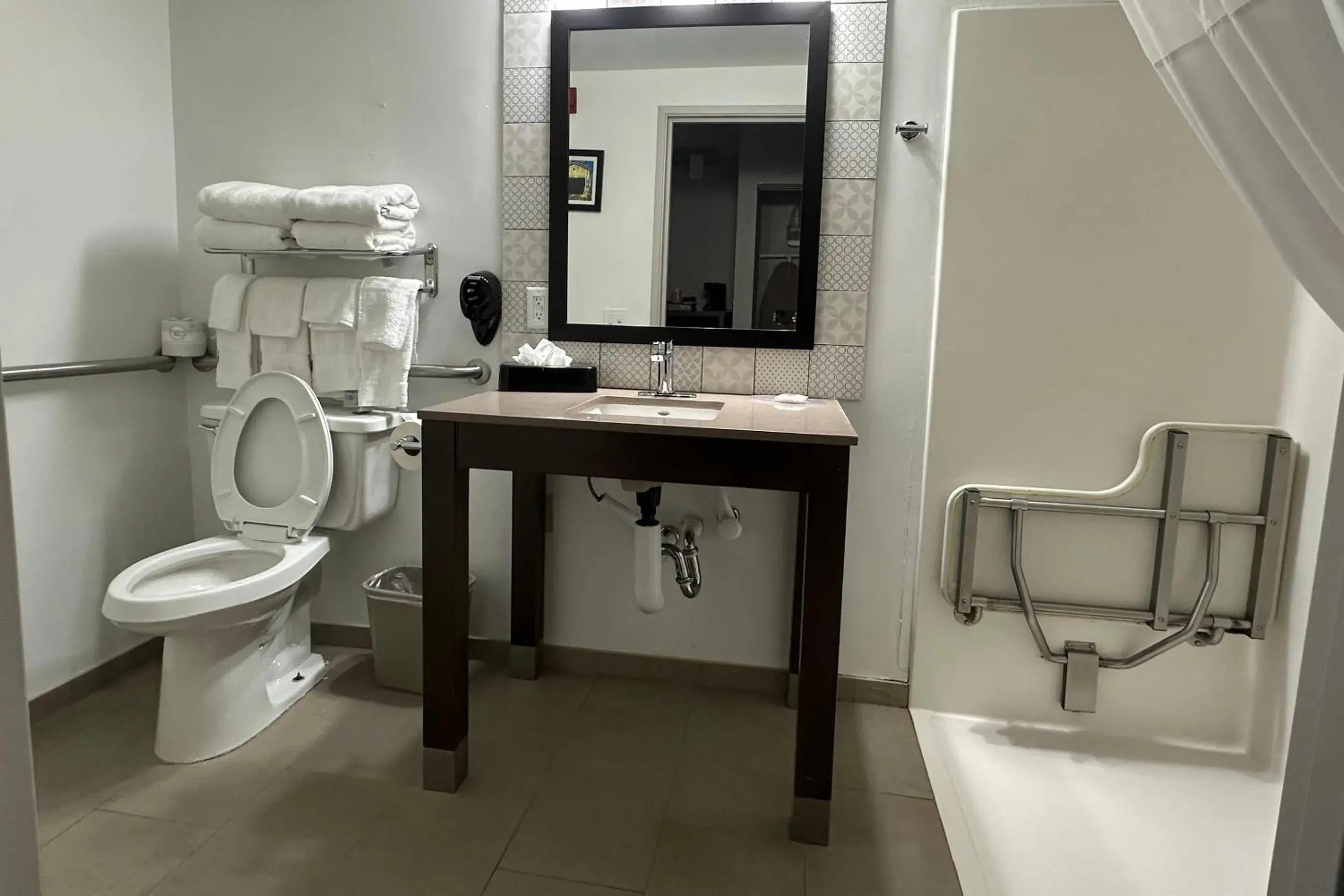 King Room - Accessible/Non-Smoking in Comfort Inn & Suites Cartersville - Emerson Lake Point King Room - Accessible/Non-Smoking in Comfort Inn & Suites Cartersville - Emerson Lake Point