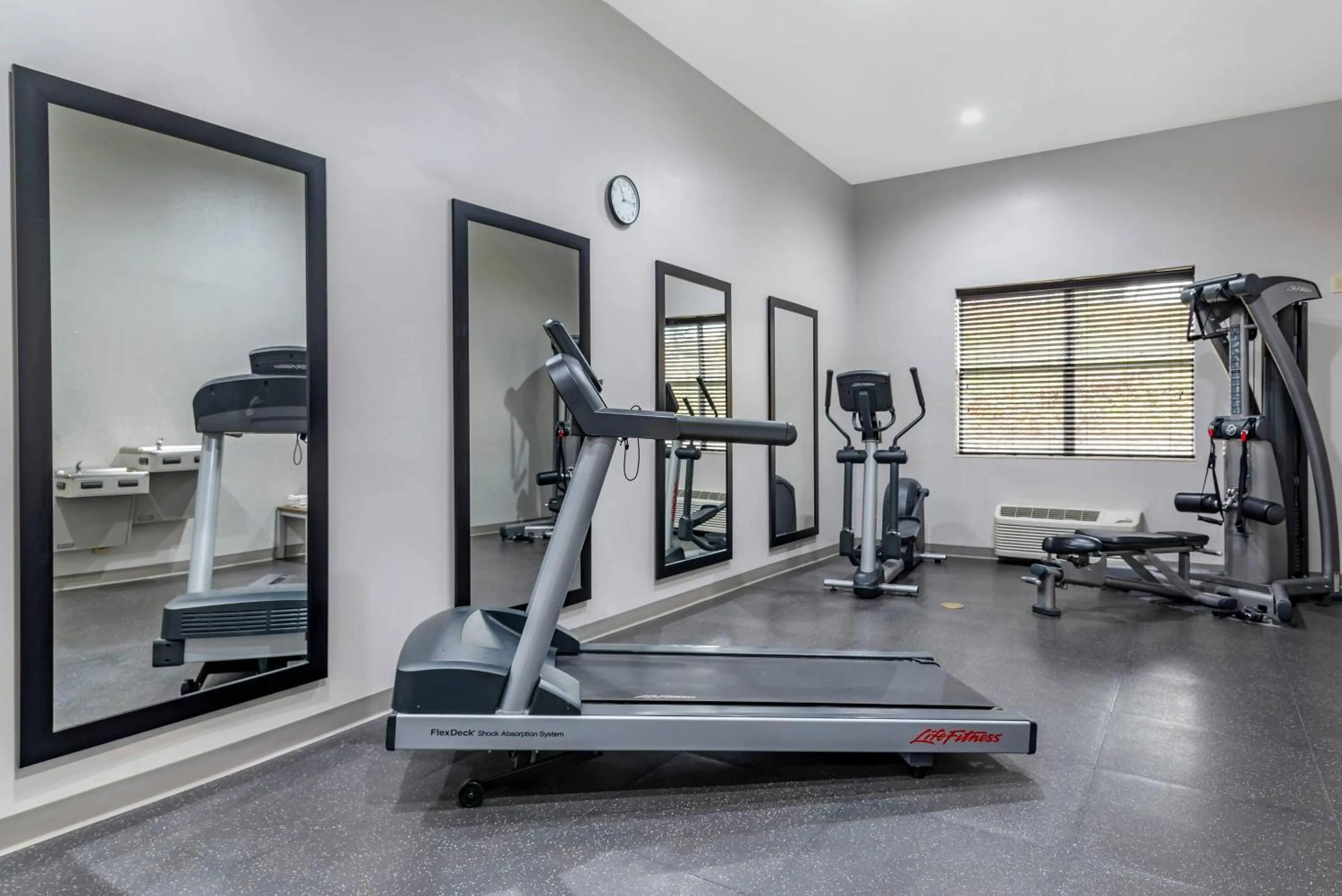 Fitness centre/facilities in Comfort Inn & Suites Cartersville - Emerson Lake Point