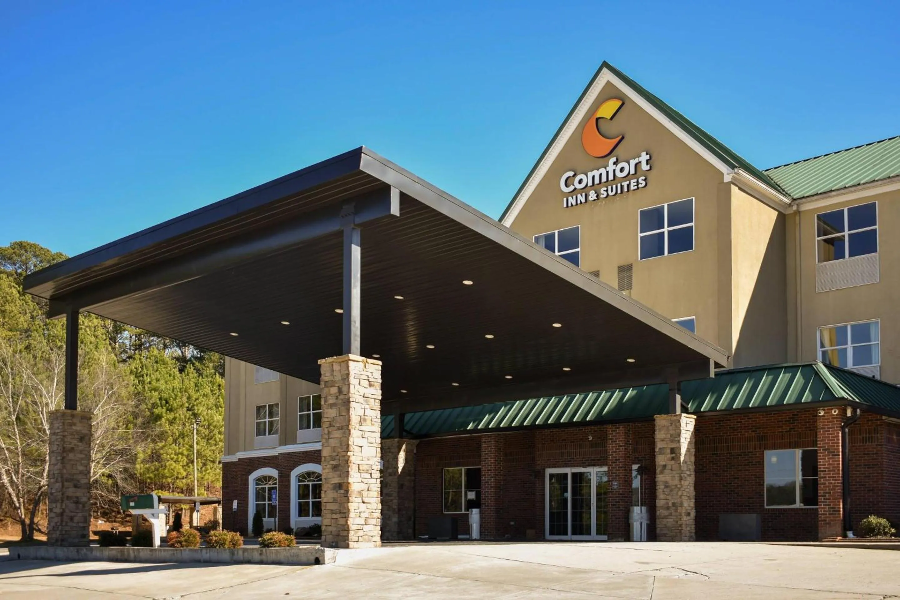 Property building in Comfort Inn & Suites Cartersville - Emerson Lake Point