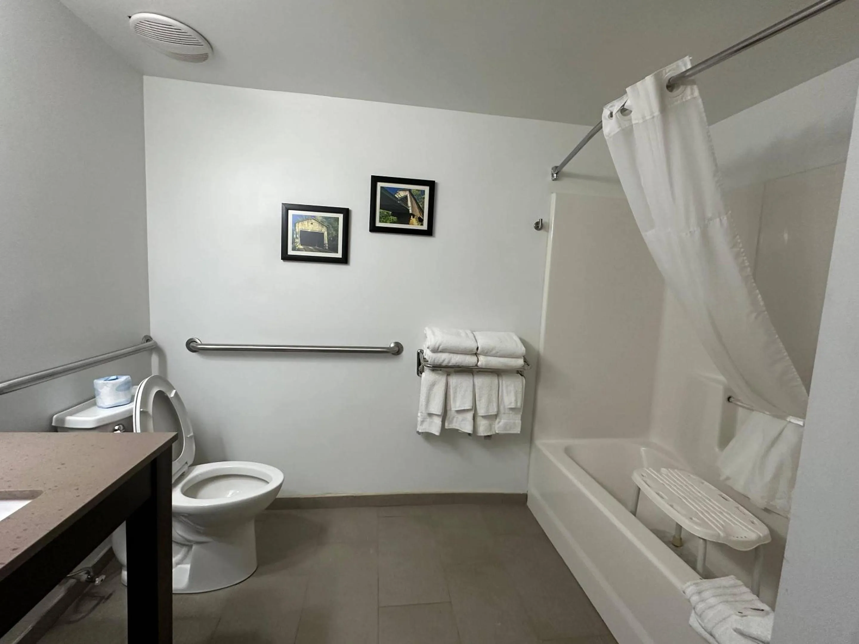 Bedroom in Comfort Inn & Suites Cartersville - Emerson Lake Point