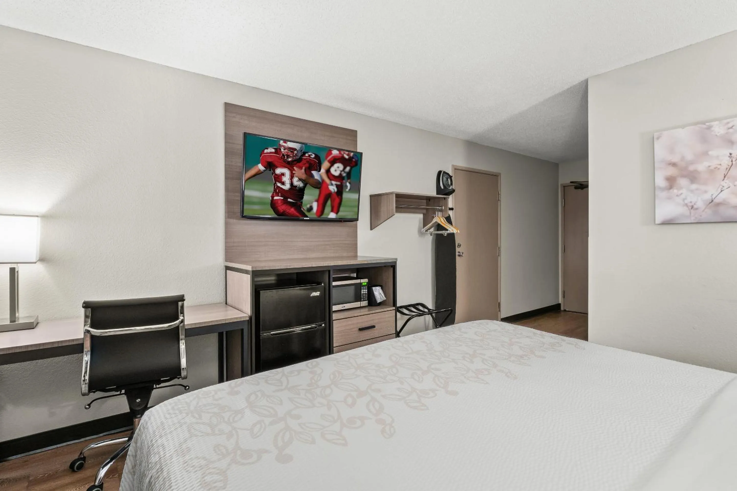 Photo of the whole room, Bed in Red Roof PLUS Belleville