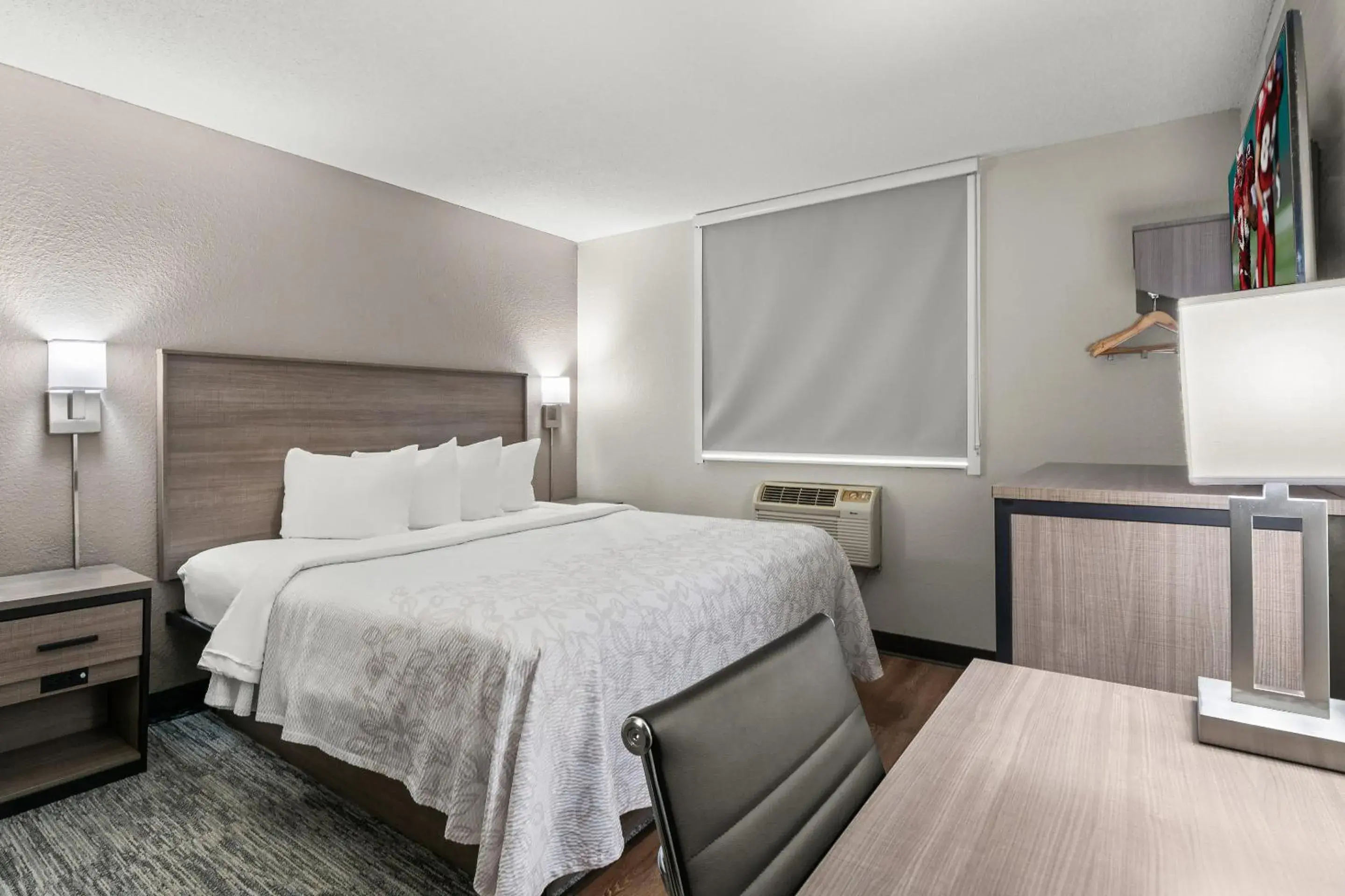 Standard King Room Disability Access Smoke Free in Red Roof PLUS Belleville Standard King Room Disability Access Smoke Free in Red Roof PLUS Belleville