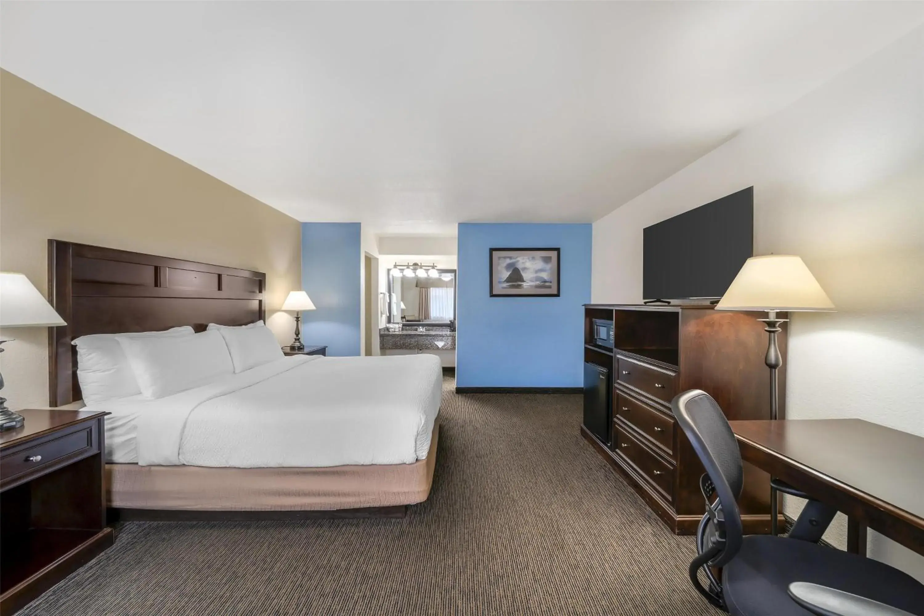 King Room with Roll-In Shower - Disability Access in Best Western Arcata Inn King Room with Roll-In Shower - Disability Access in Best Western Arcata Inn