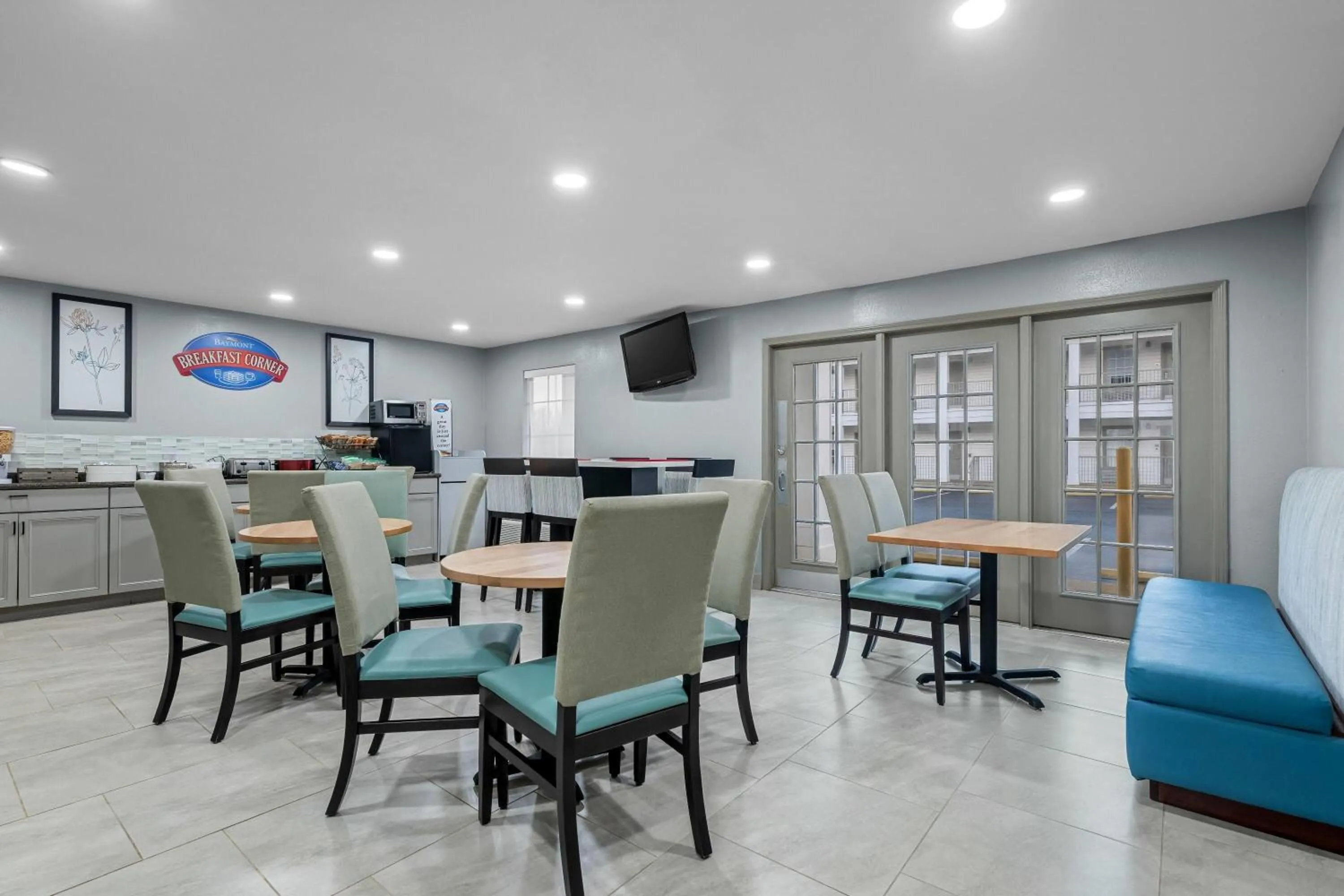 Restaurant/places to eat in Baymont by Wyndham Tuscaloosa