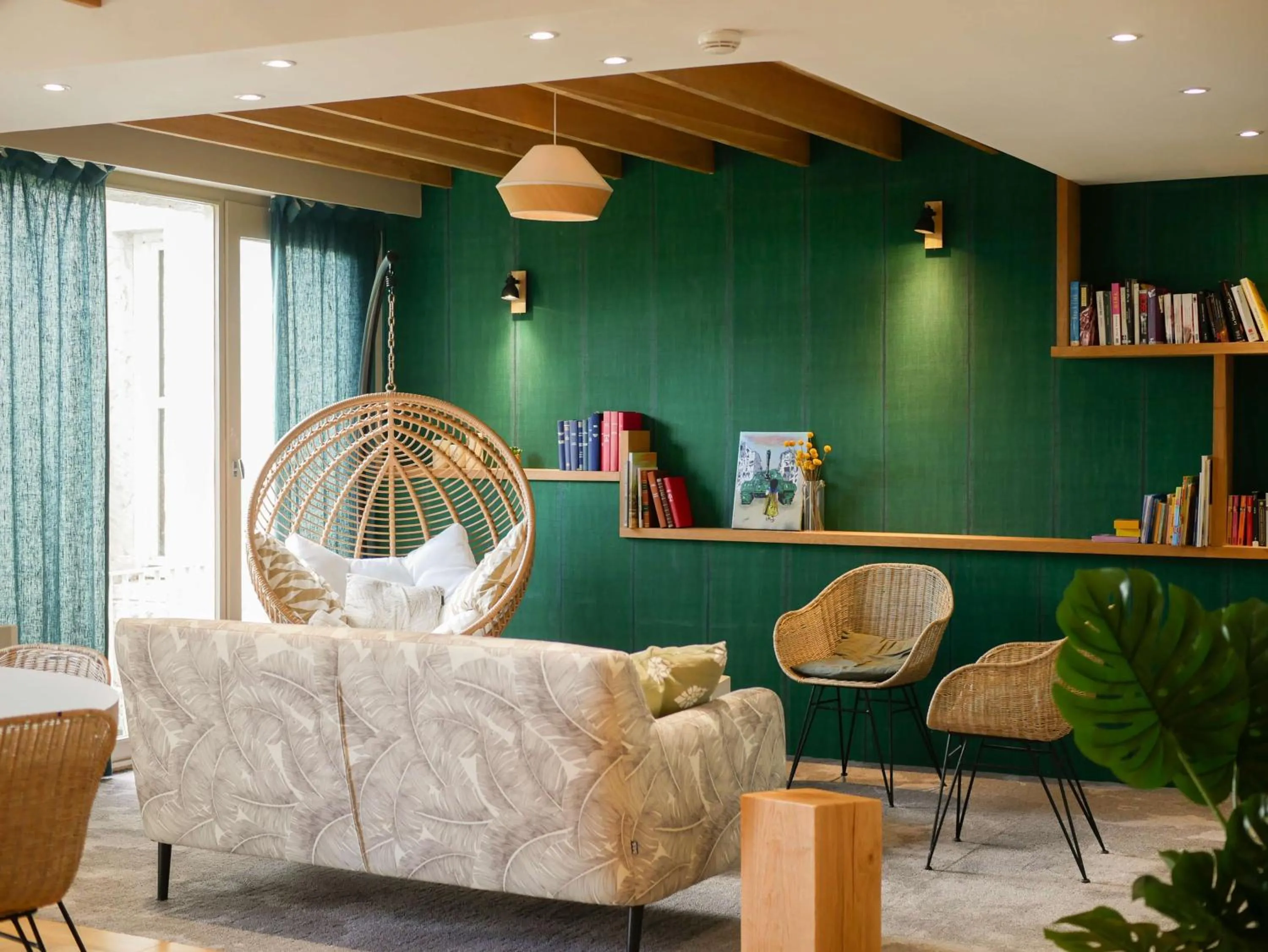 Lounge or bar in Best Western Le Bois de la Marche
