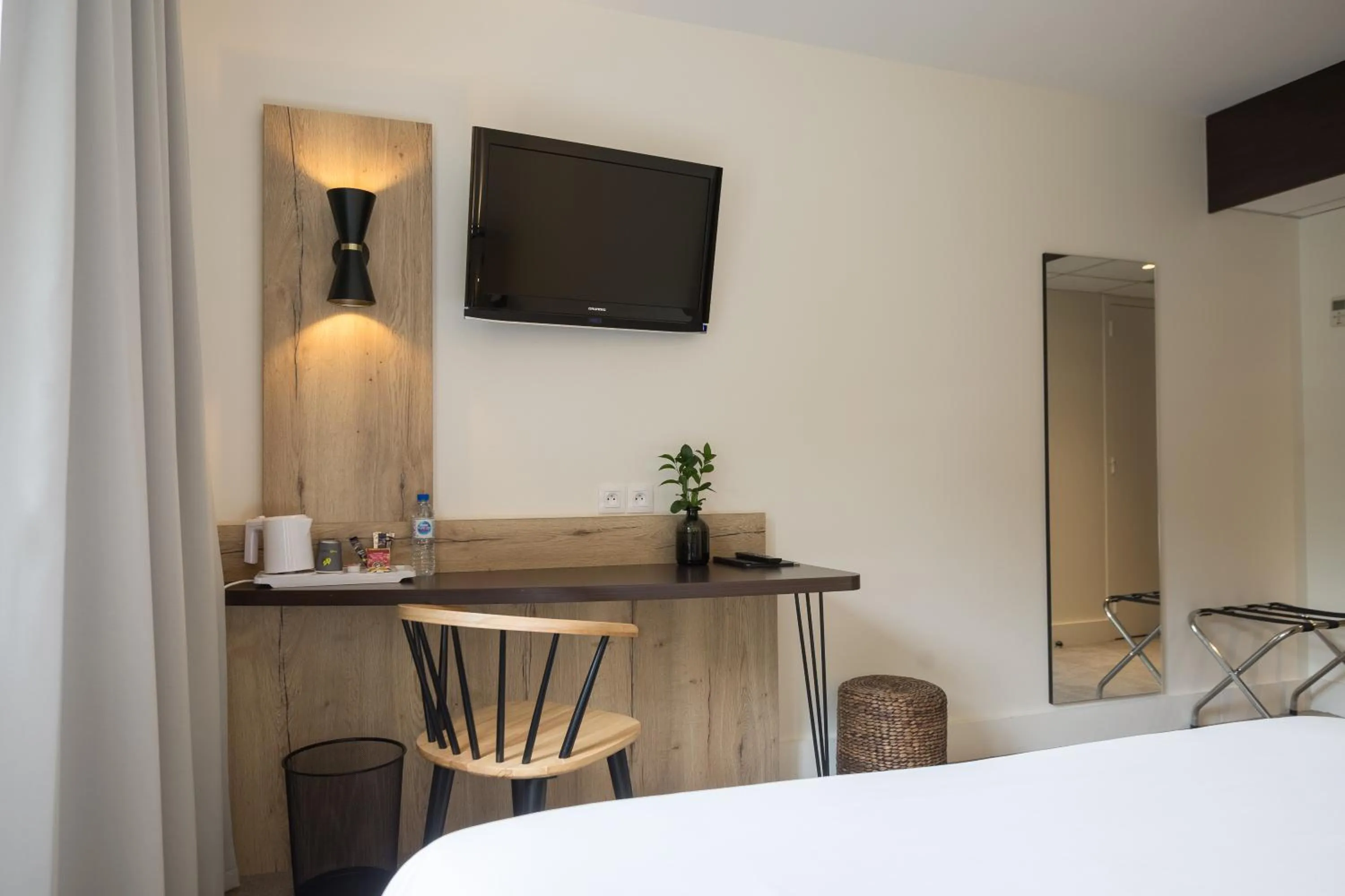 Photo of the whole room, Bed in Best Western Le Bois de la Marche