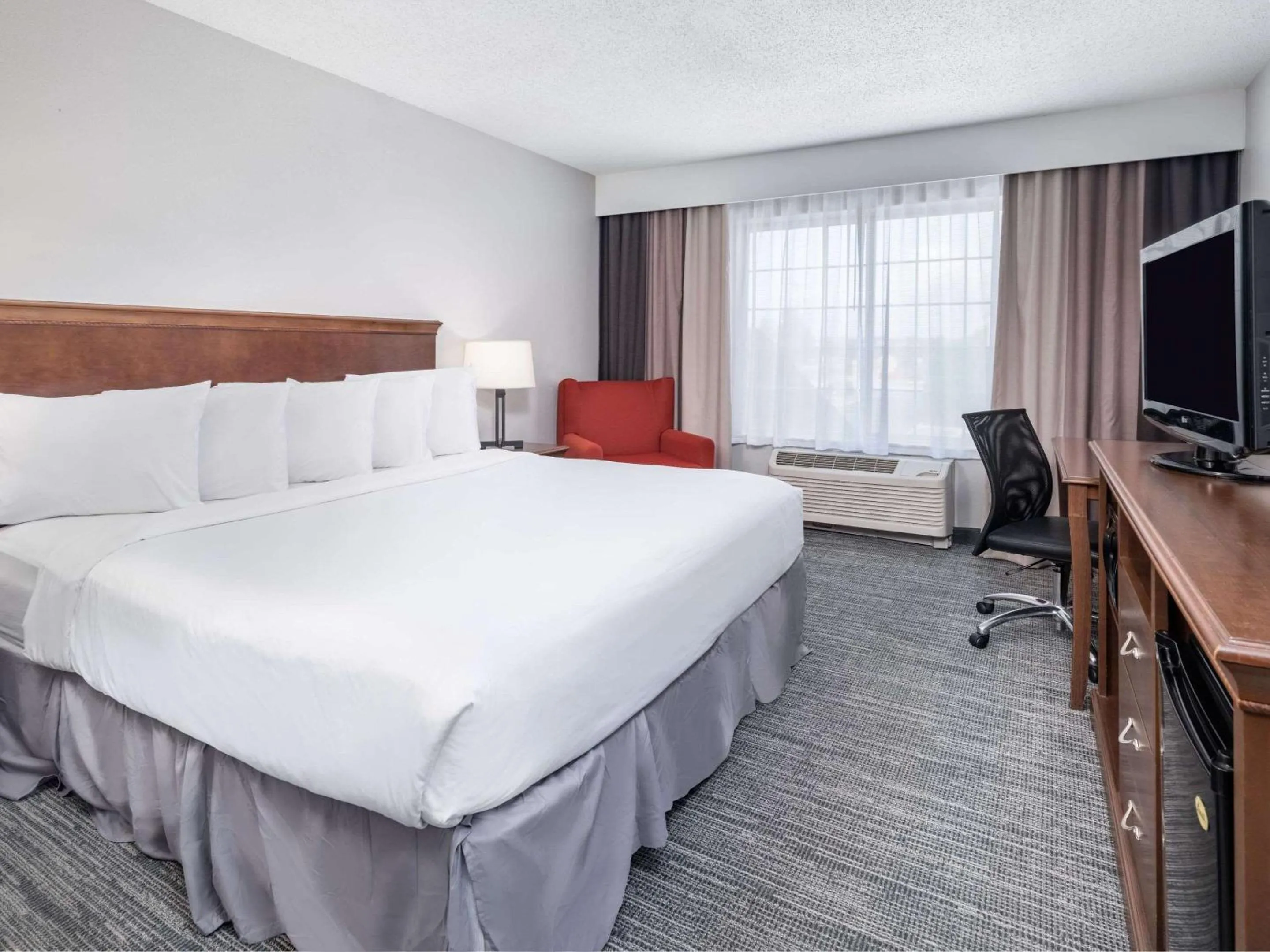 Bedroom in Country Inn & Suites by Radisson, Toledo, OH