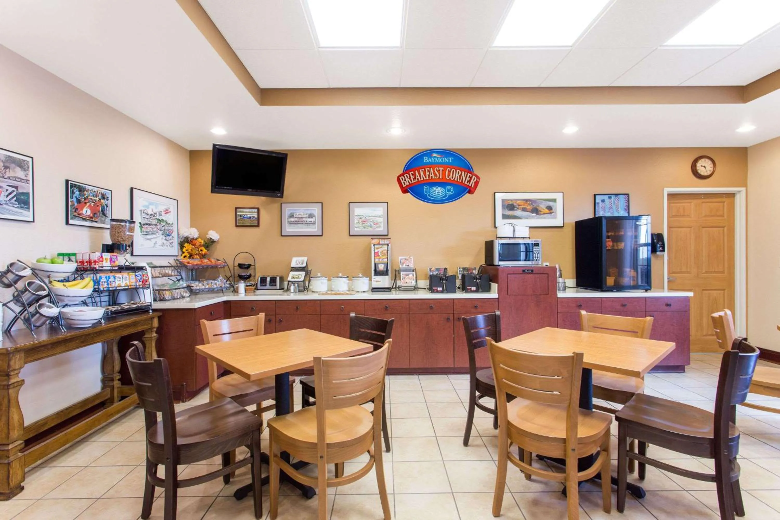 Restaurant/places to eat in Baymont by Wyndham Plymouth