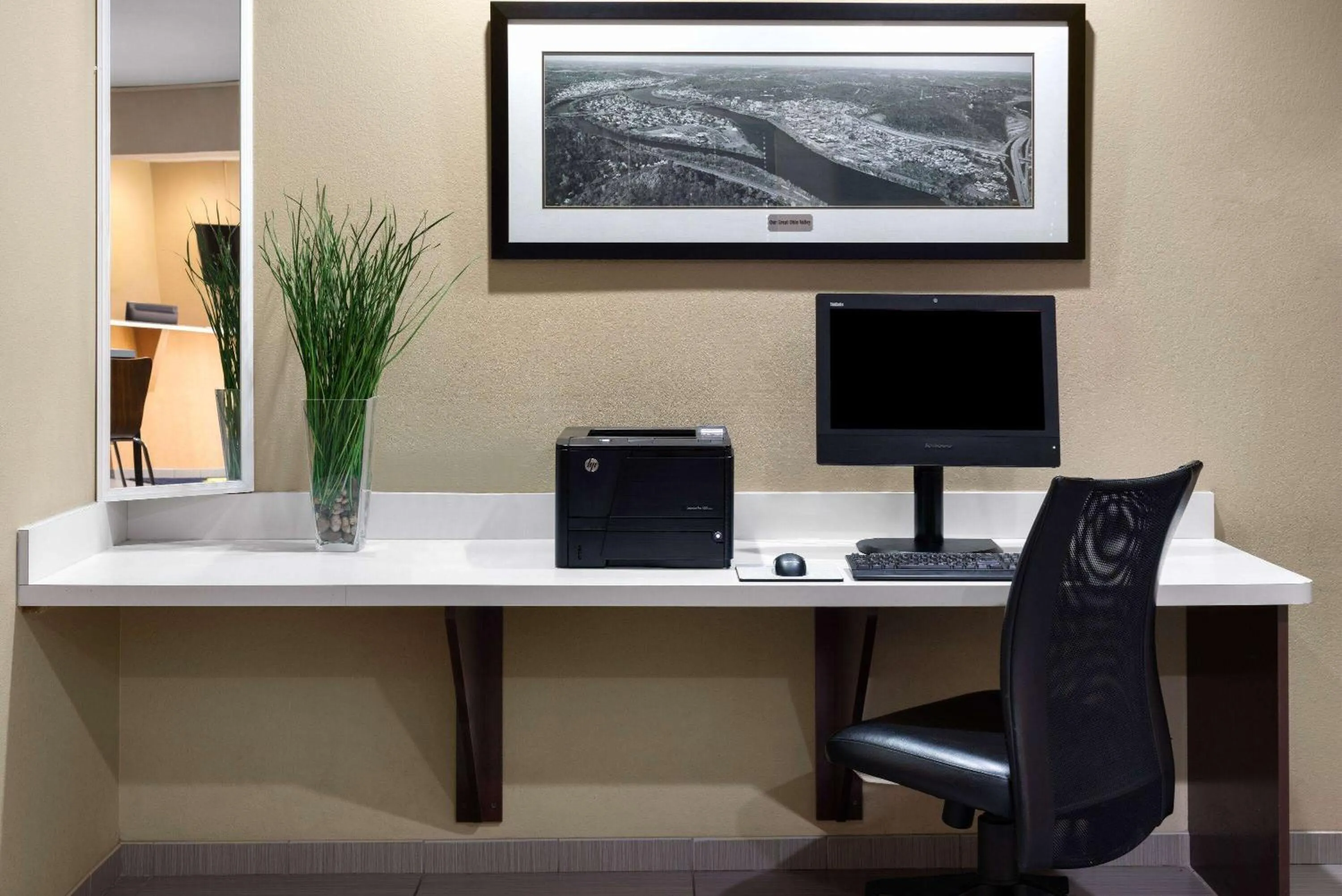 Business facilities in Super 8 by Wyndham St. Clairsville OH/Wheeling WV Area