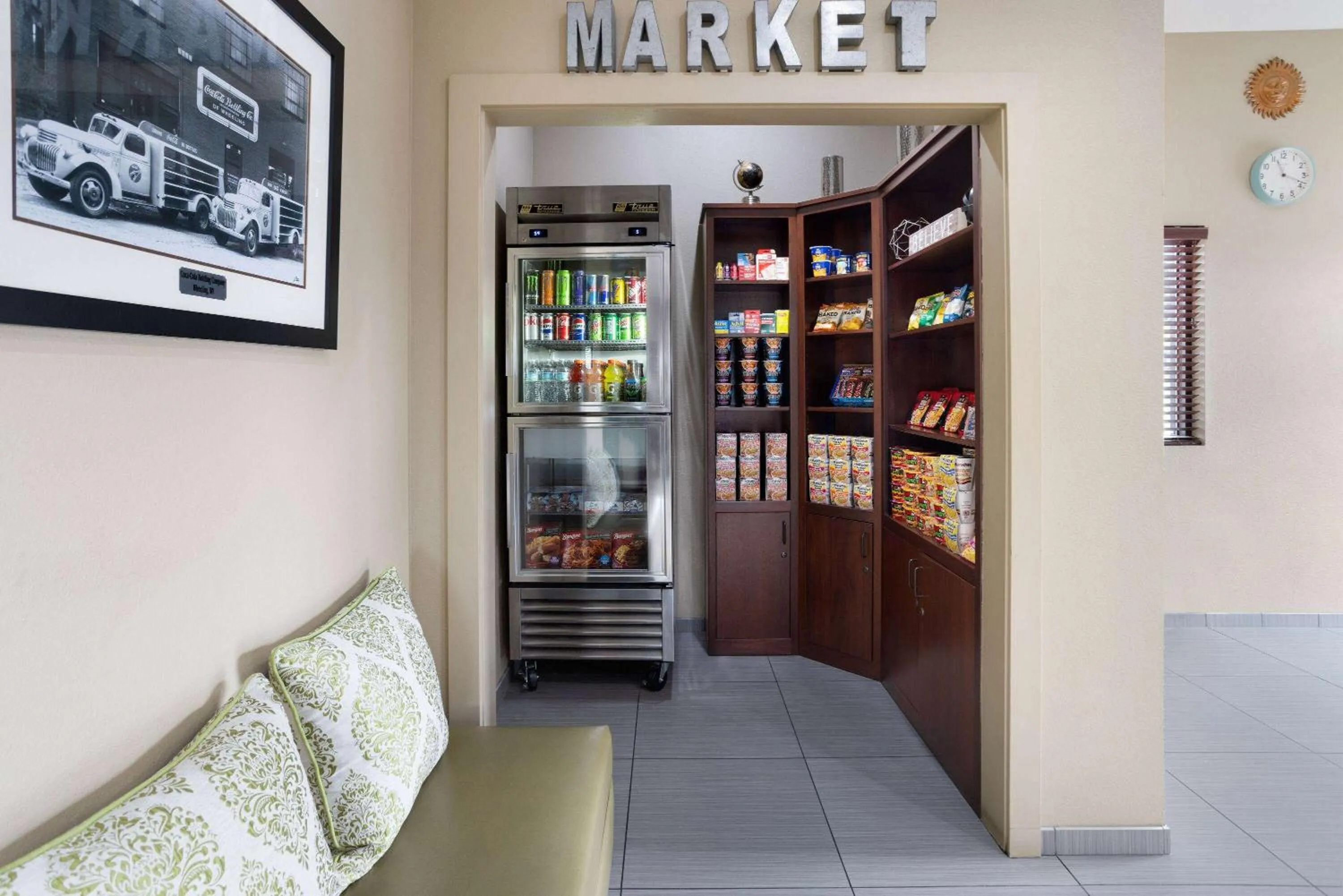 Food and drinks in Super 8 by Wyndham St. Clairsville OH/Wheeling WV Area