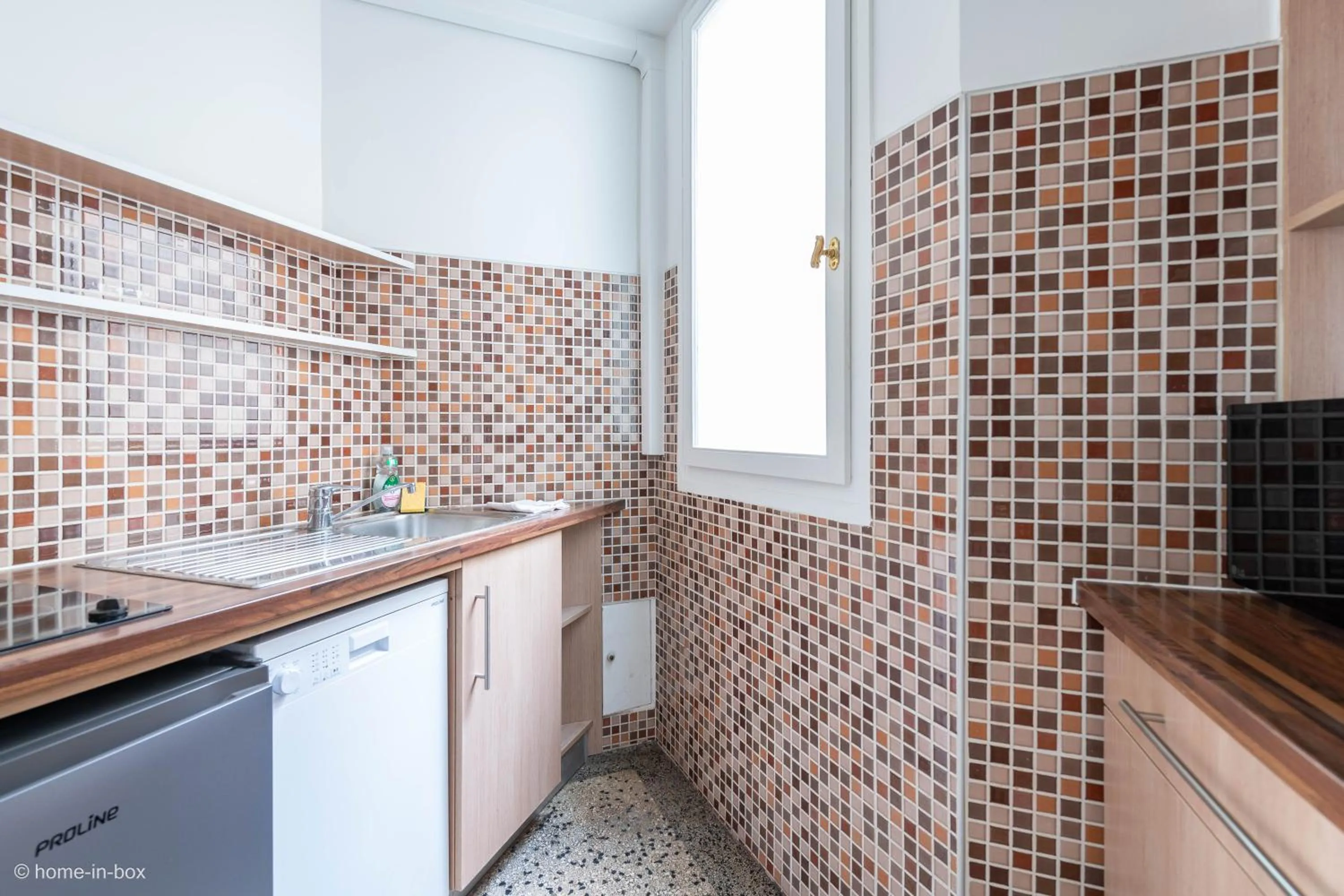 Kitchen or kitchenette in HotelHome Paris 16