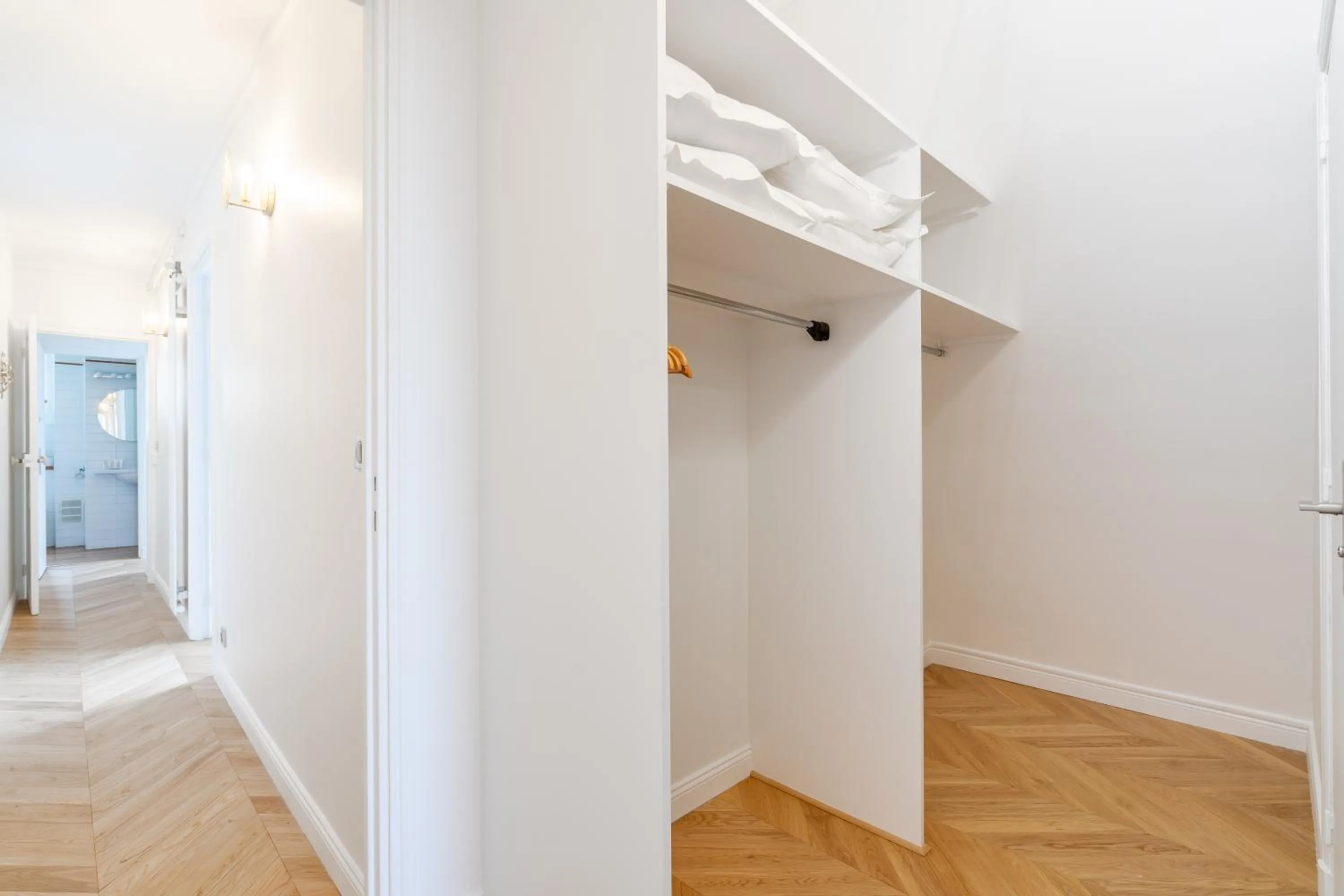 wardrobe in HotelHome Paris 16