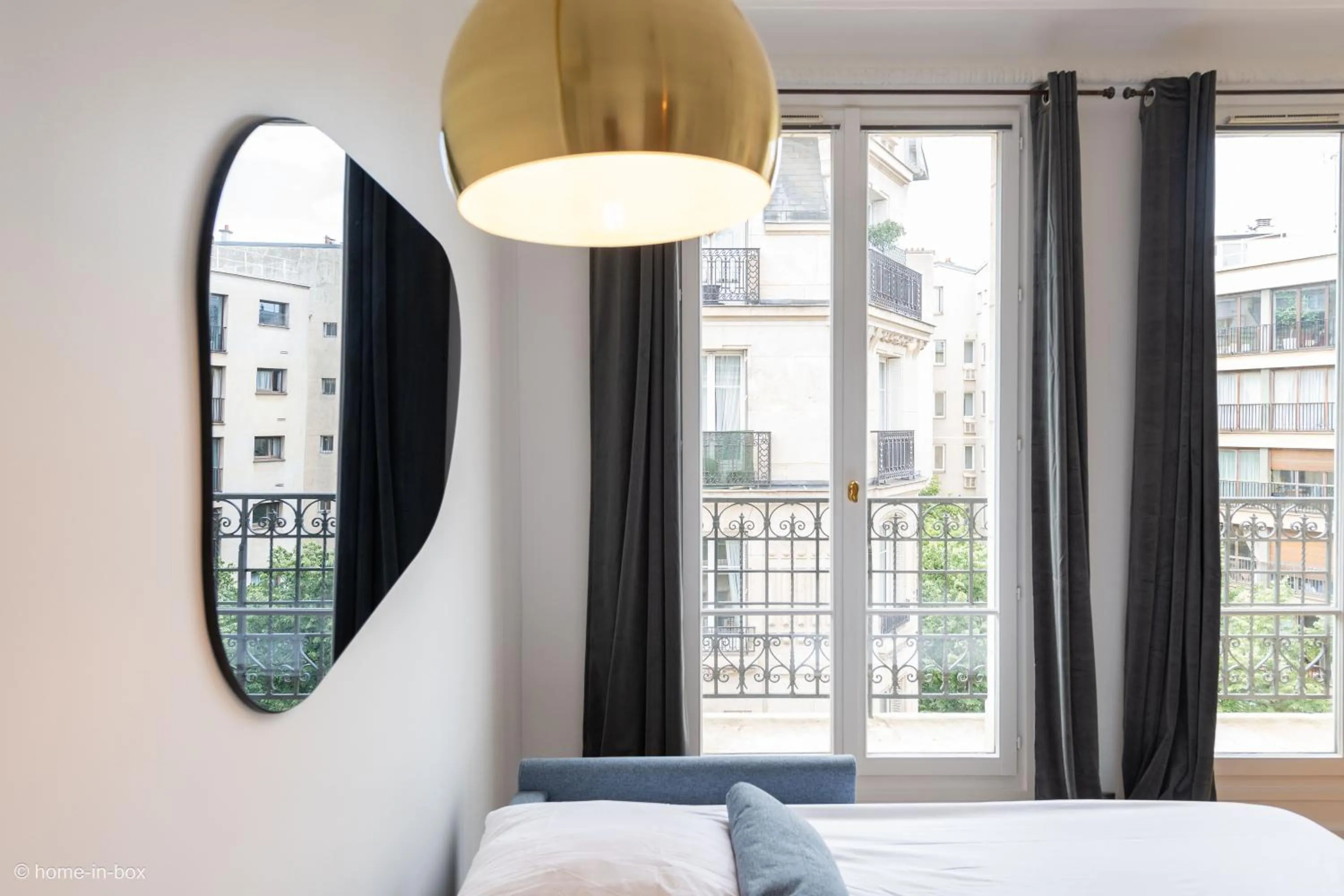 View (from property/room), Bed in HotelHome Paris 16