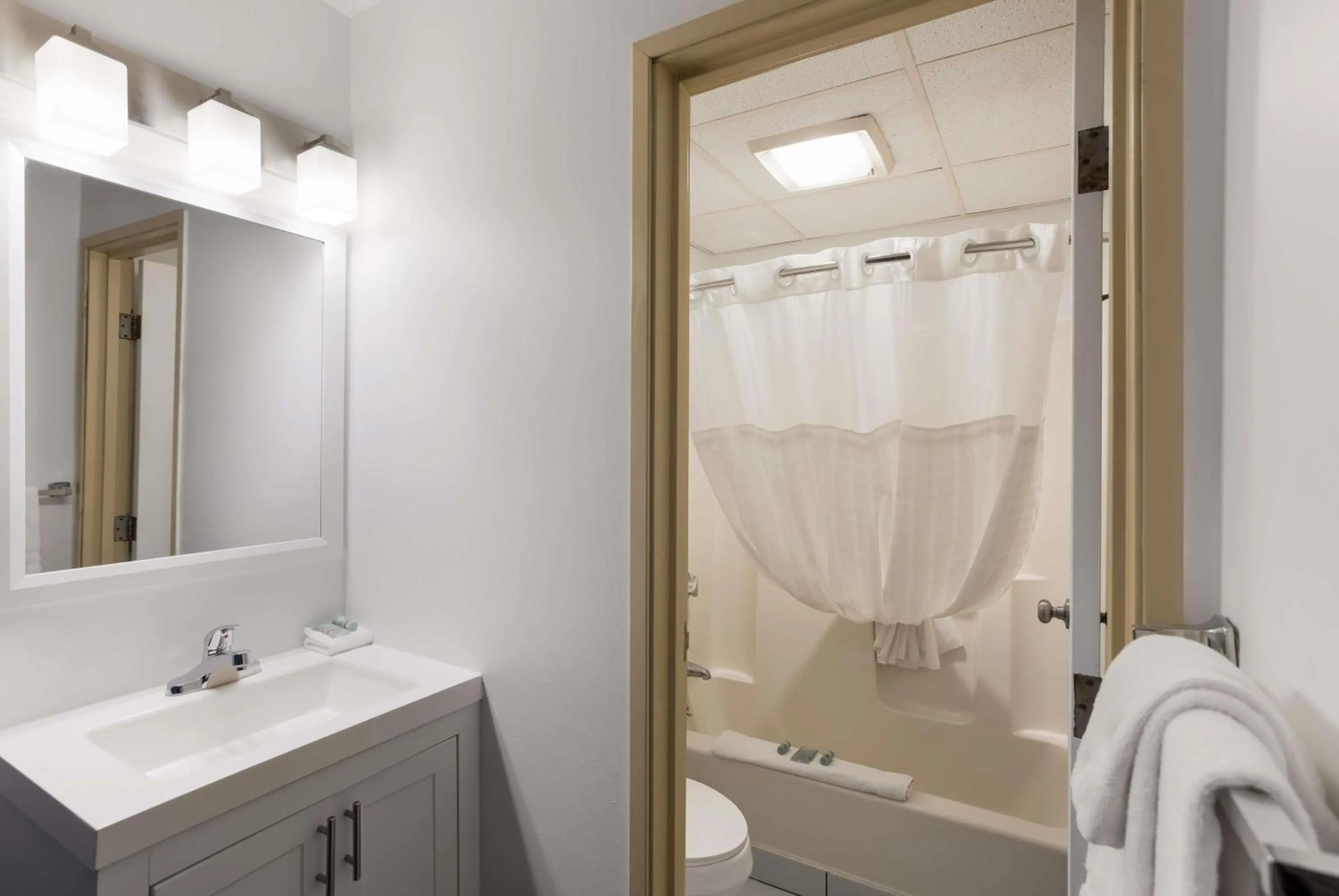 Bathroom in SureStay by Best Western Presque Isle