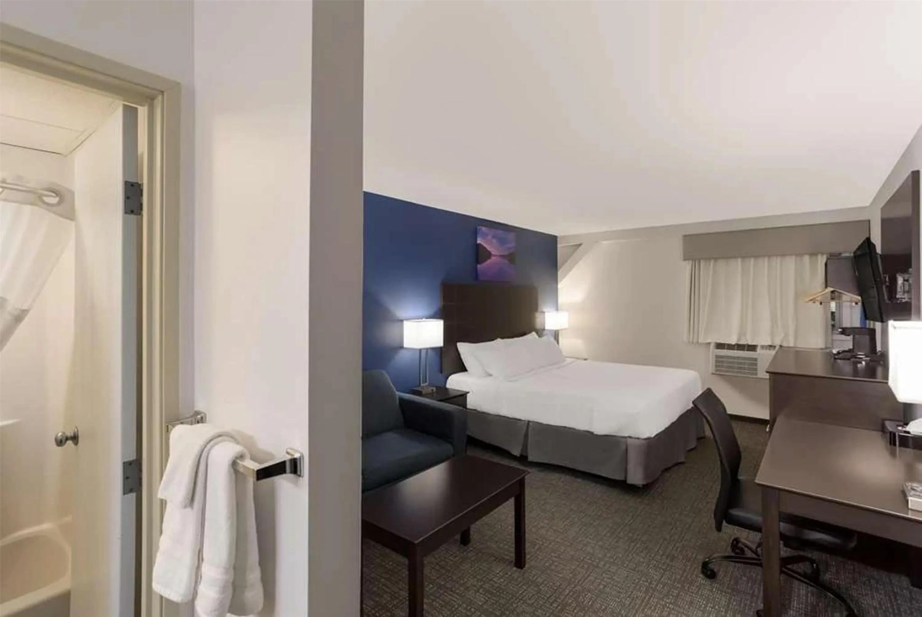 Bedroom, Bed in SureStay by Best Western Presque Isle