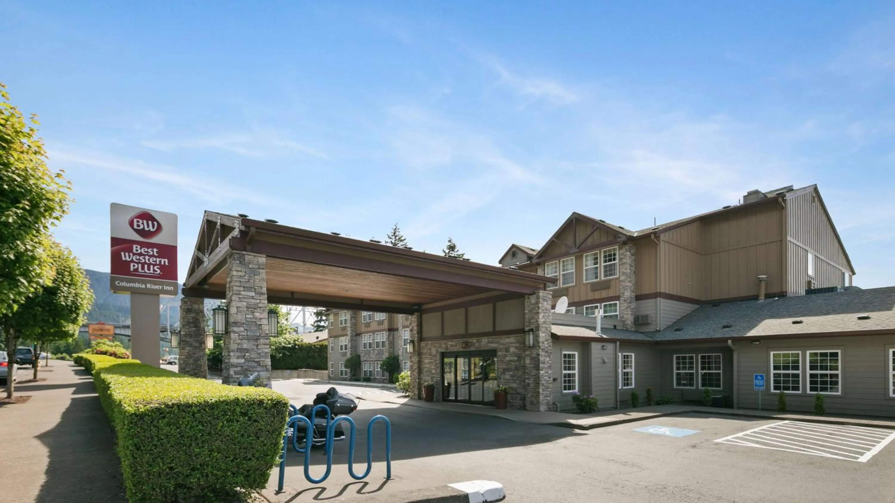 Property building in Best Western Plus Columbia River Inn