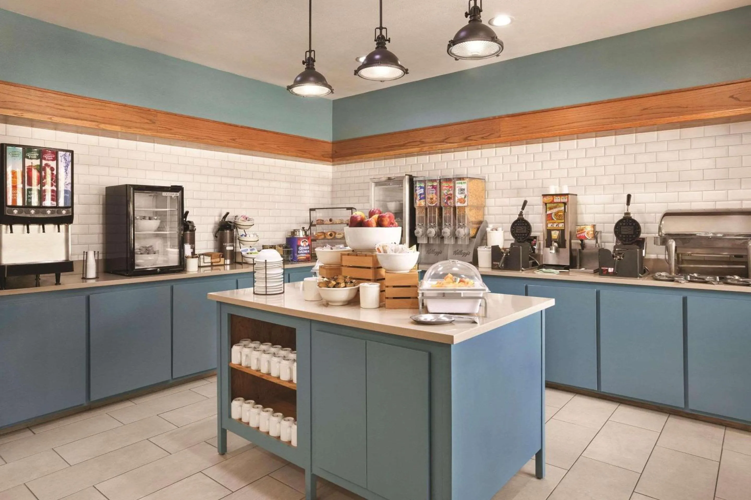 Breakfast in Country Inn & Suites by Radisson, Lewisville, TX