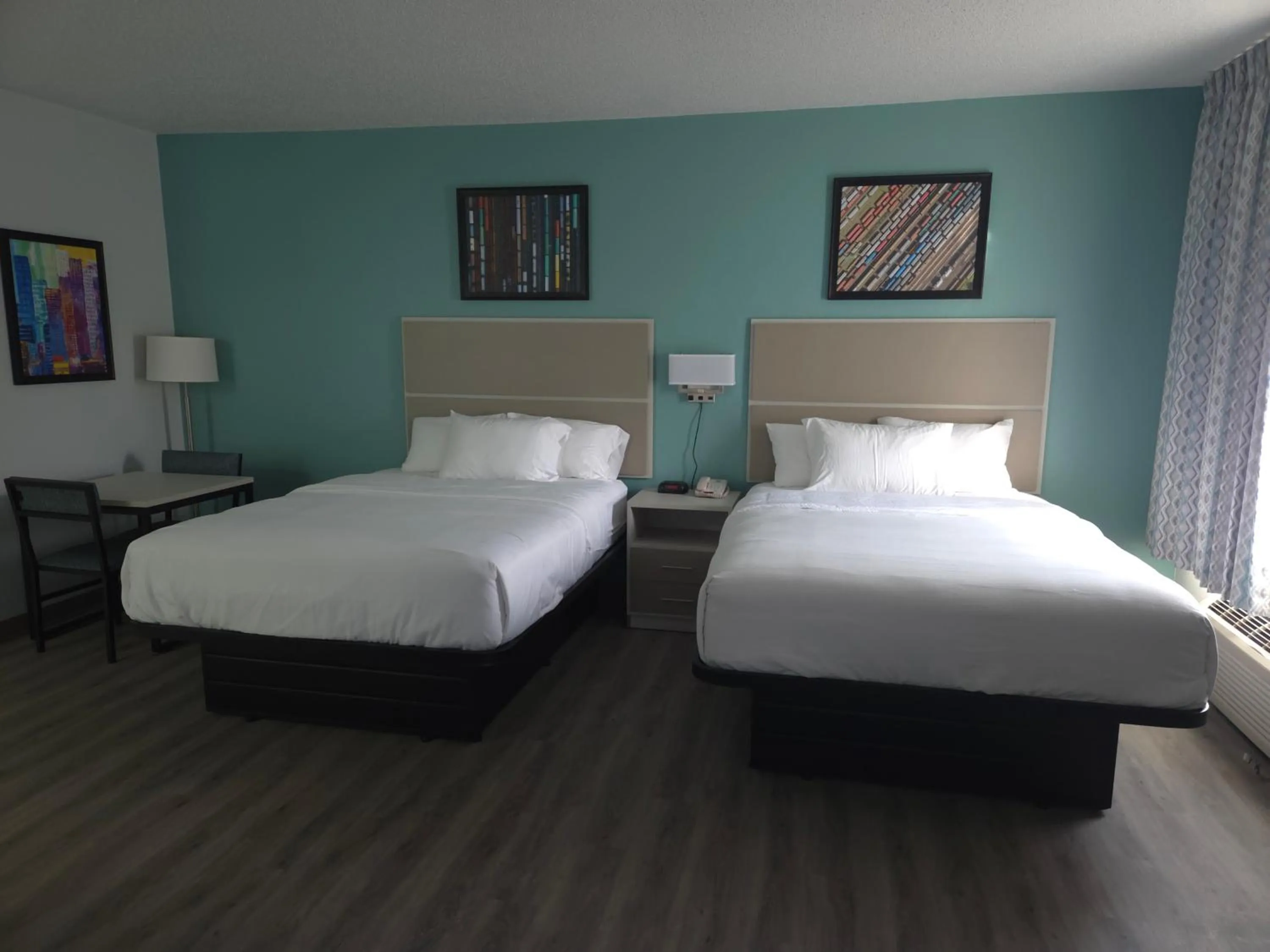 Bed in MainStay Suites LeClaire - Quad Cities