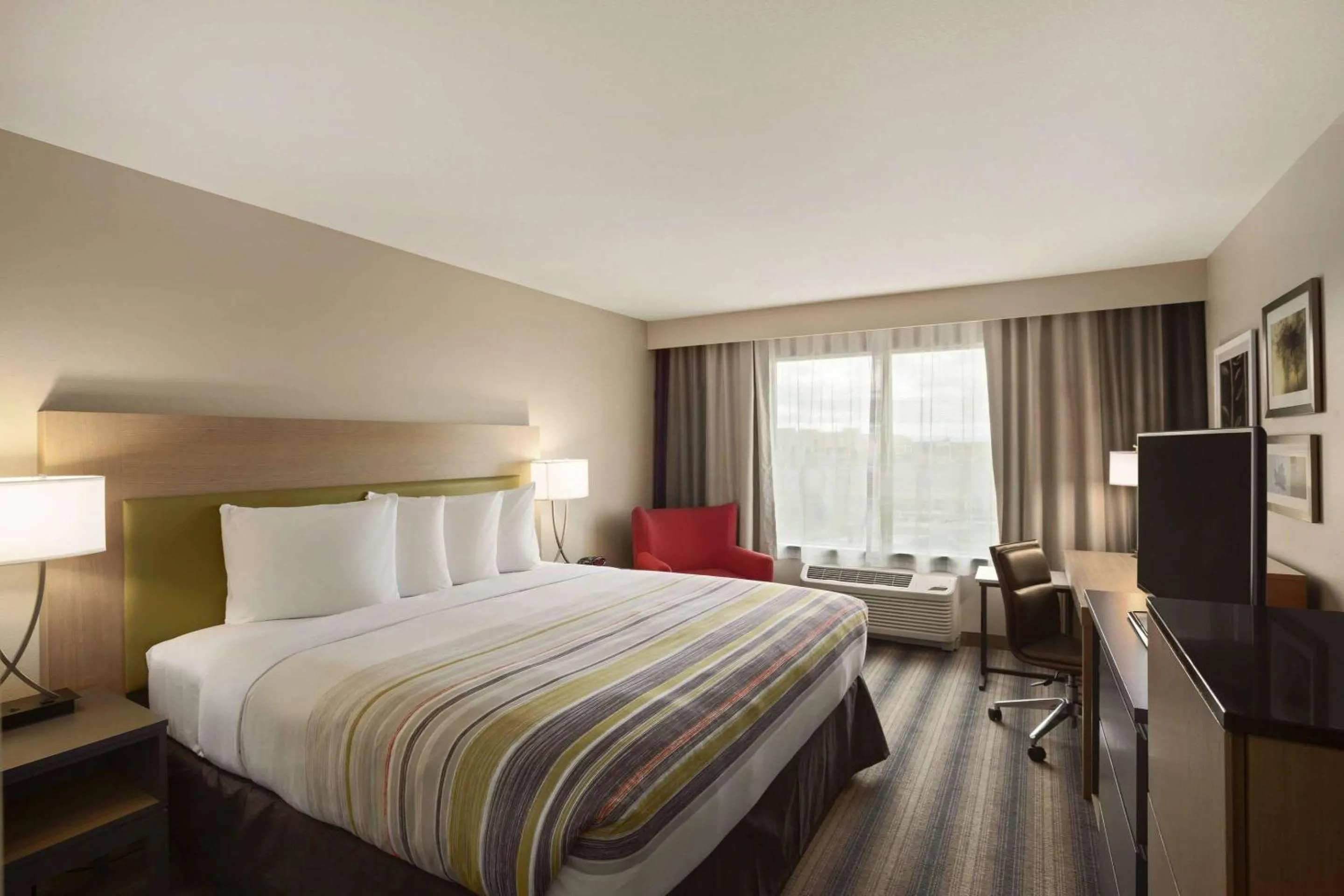 Bedroom, Bed in Country Inn & Suites by Radisson, Merrillville, IN