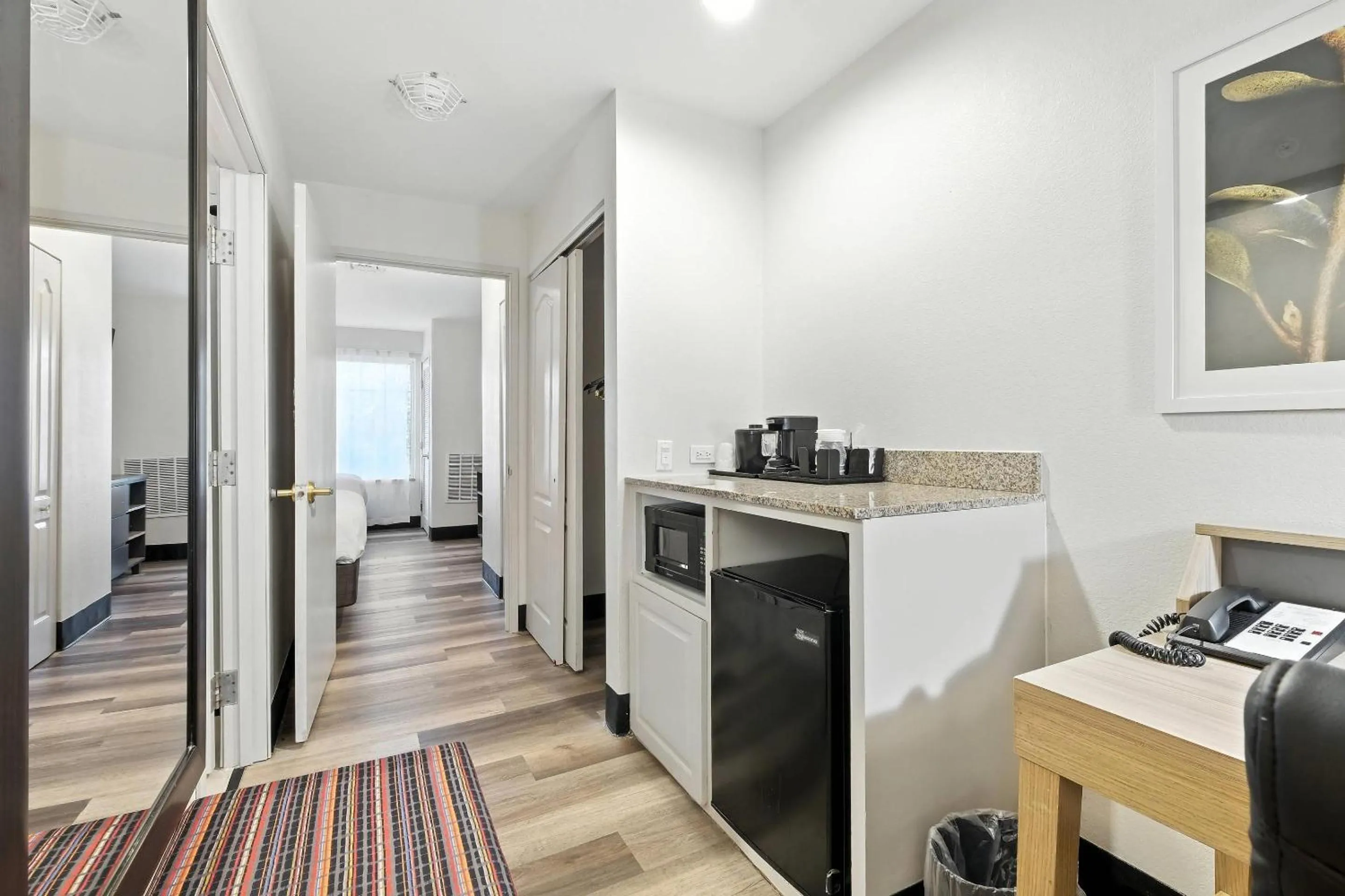 Bedroom in Country Inn & Suites by Radisson, Merrillville, IN