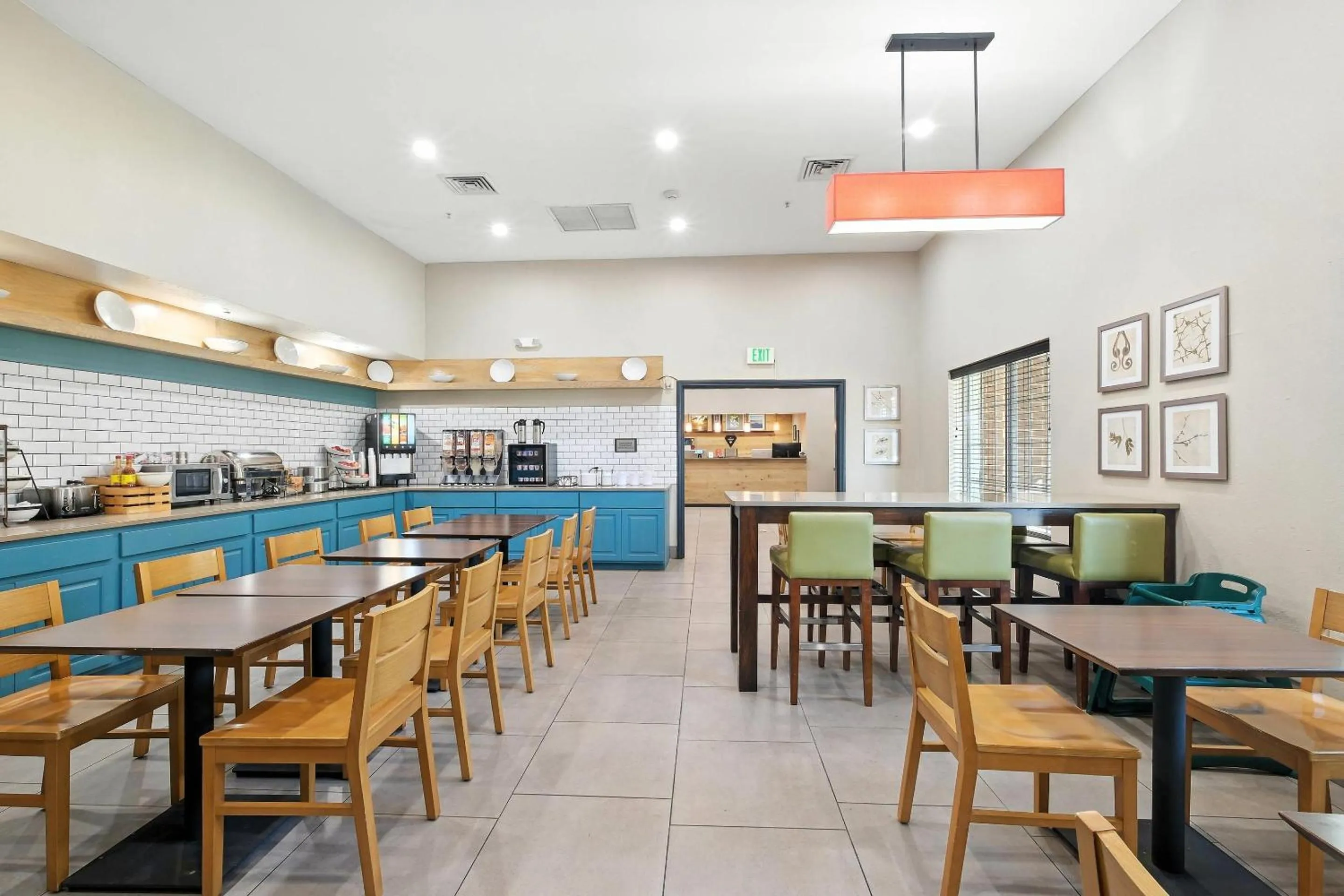 Breakfast in Country Inn & Suites by Radisson, Merrillville, IN