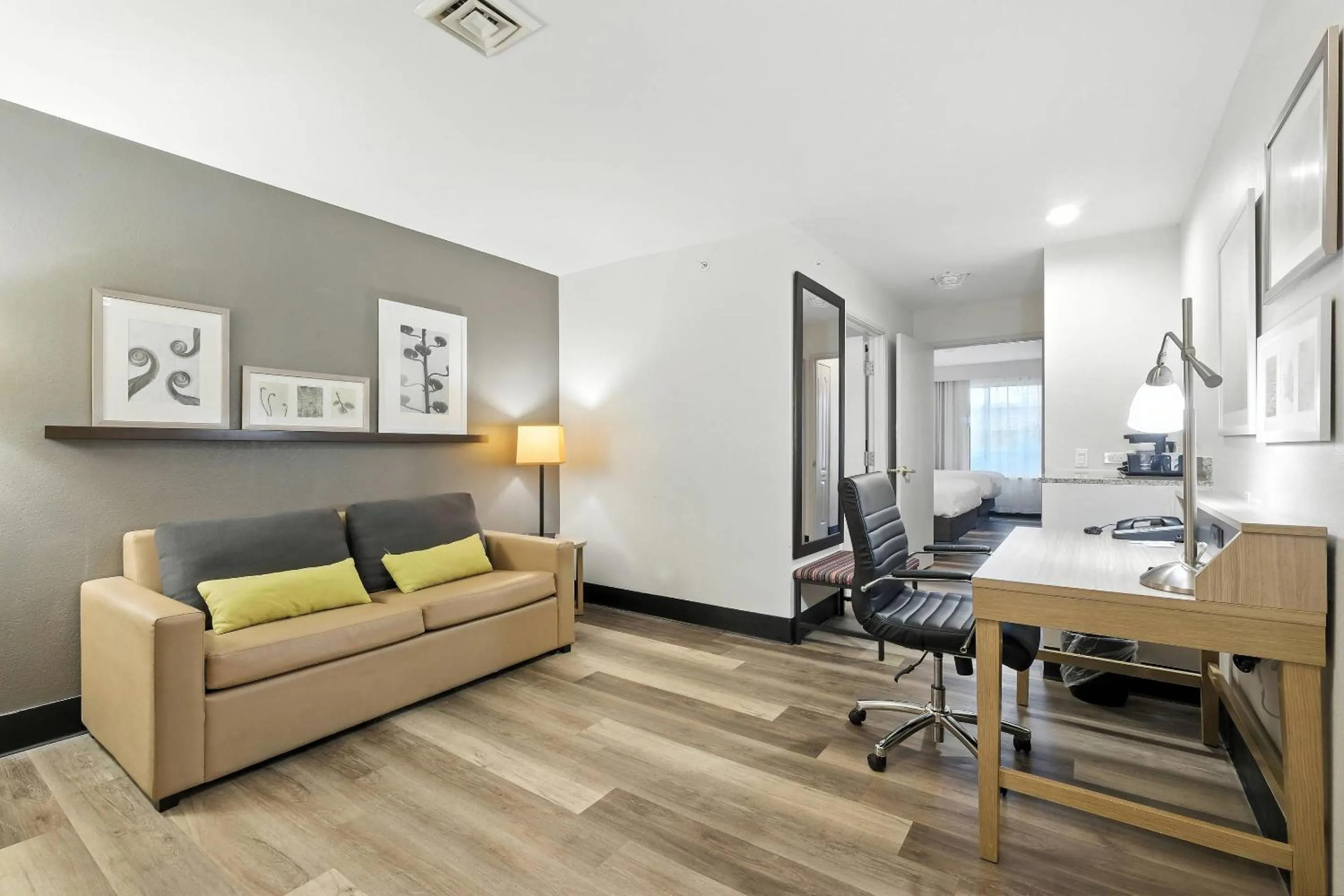 Bedroom in Country Inn & Suites by Radisson, Merrillville, IN