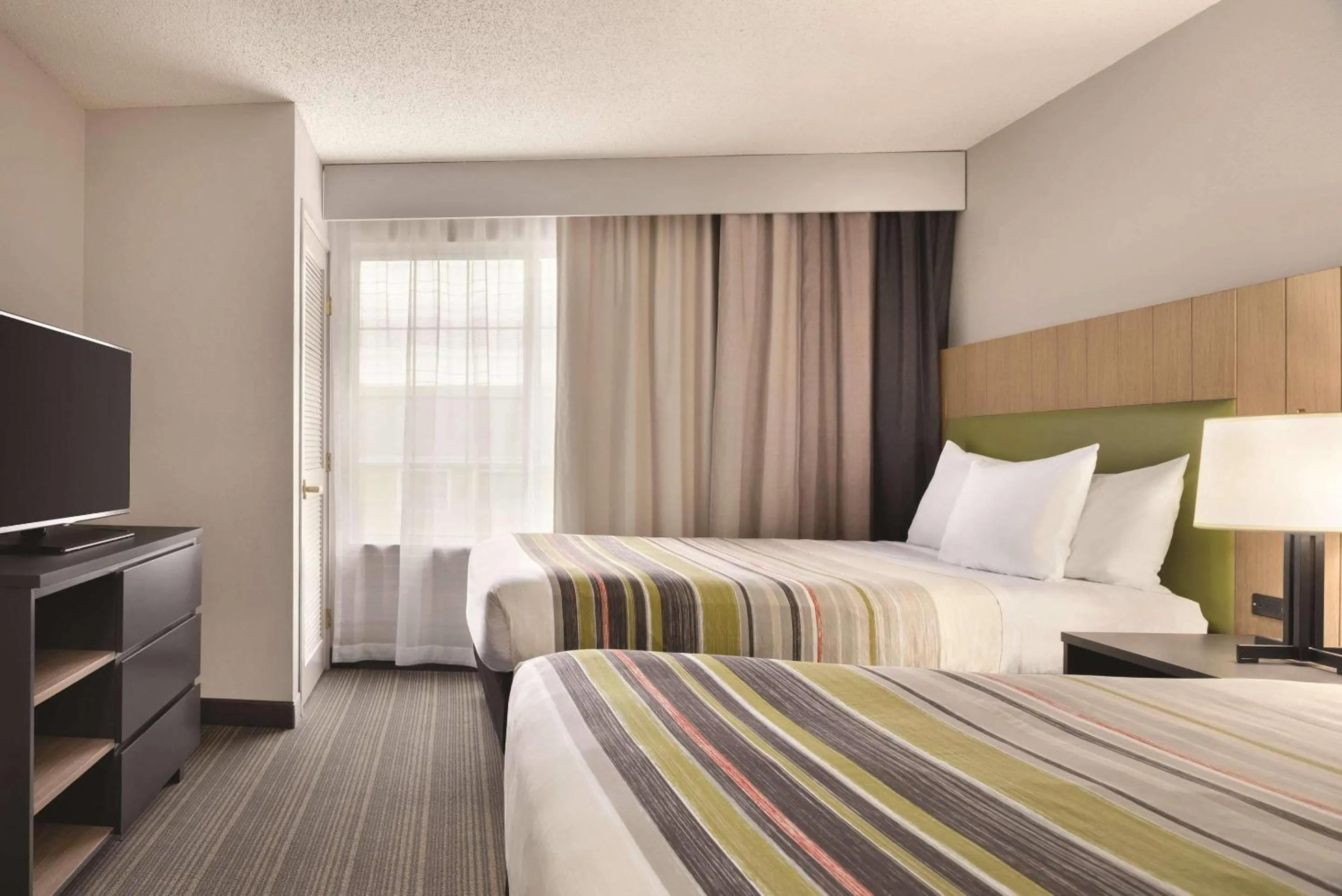 Bedroom, Bed in Country Inn & Suites by Radisson, Merrillville, IN