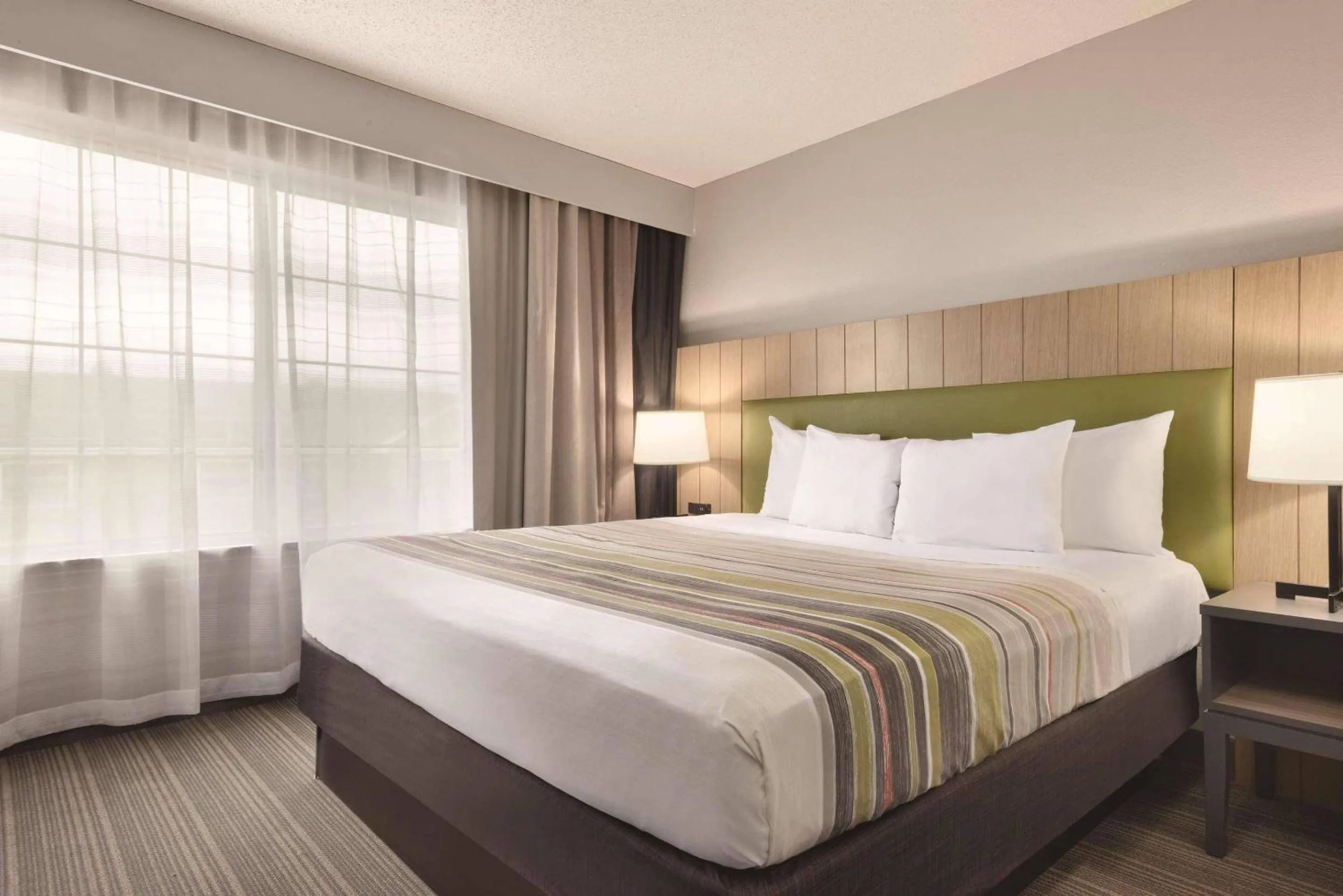 Bedroom, Bed in Country Inn & Suites by Radisson, Merrillville, IN