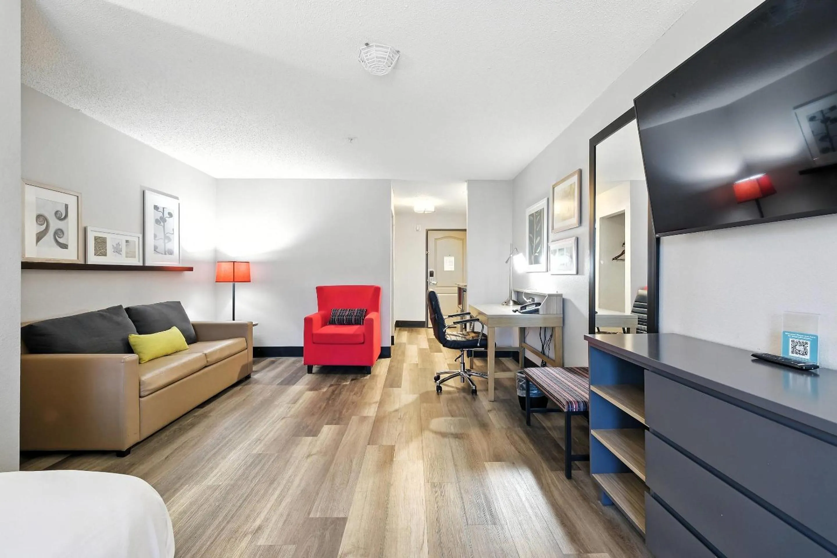 Bedroom in Country Inn & Suites by Radisson, Merrillville, IN