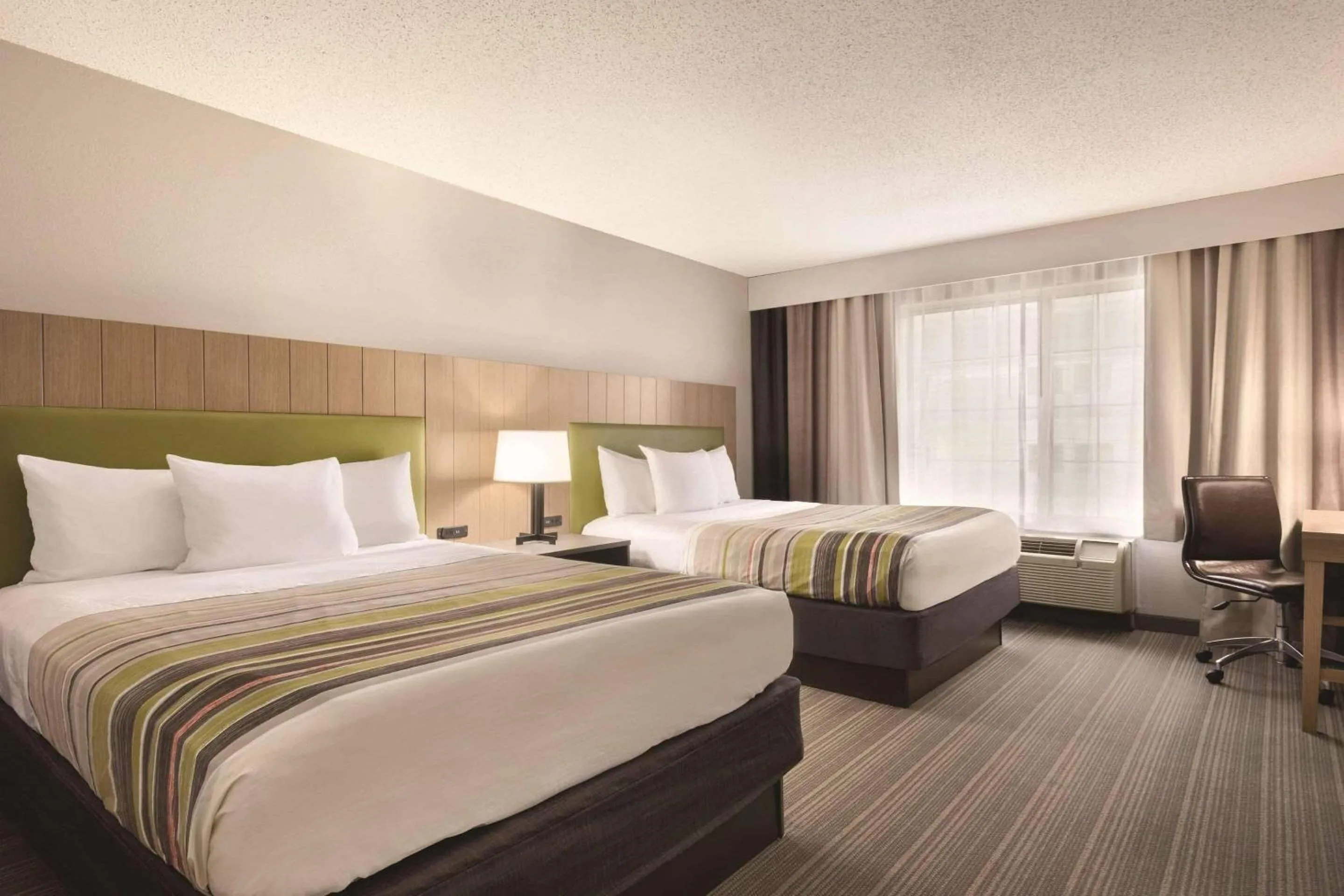 Bedroom, Bed in Country Inn & Suites by Radisson, Merrillville, IN