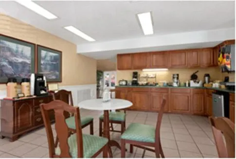 Restaurant/places to eat in Baymont by Wyndham Waycross